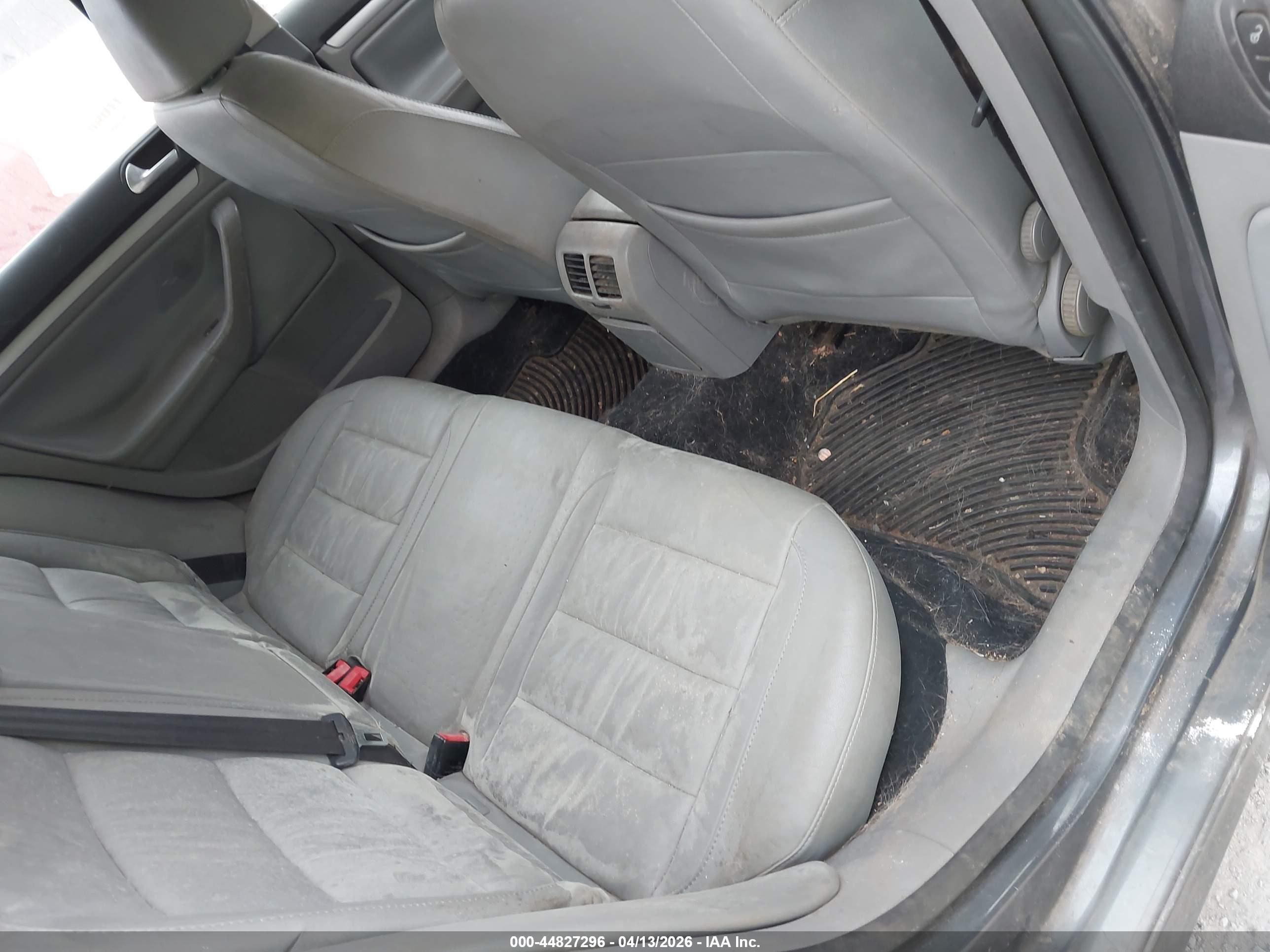 VOLKSWAGEN JETTA image 8