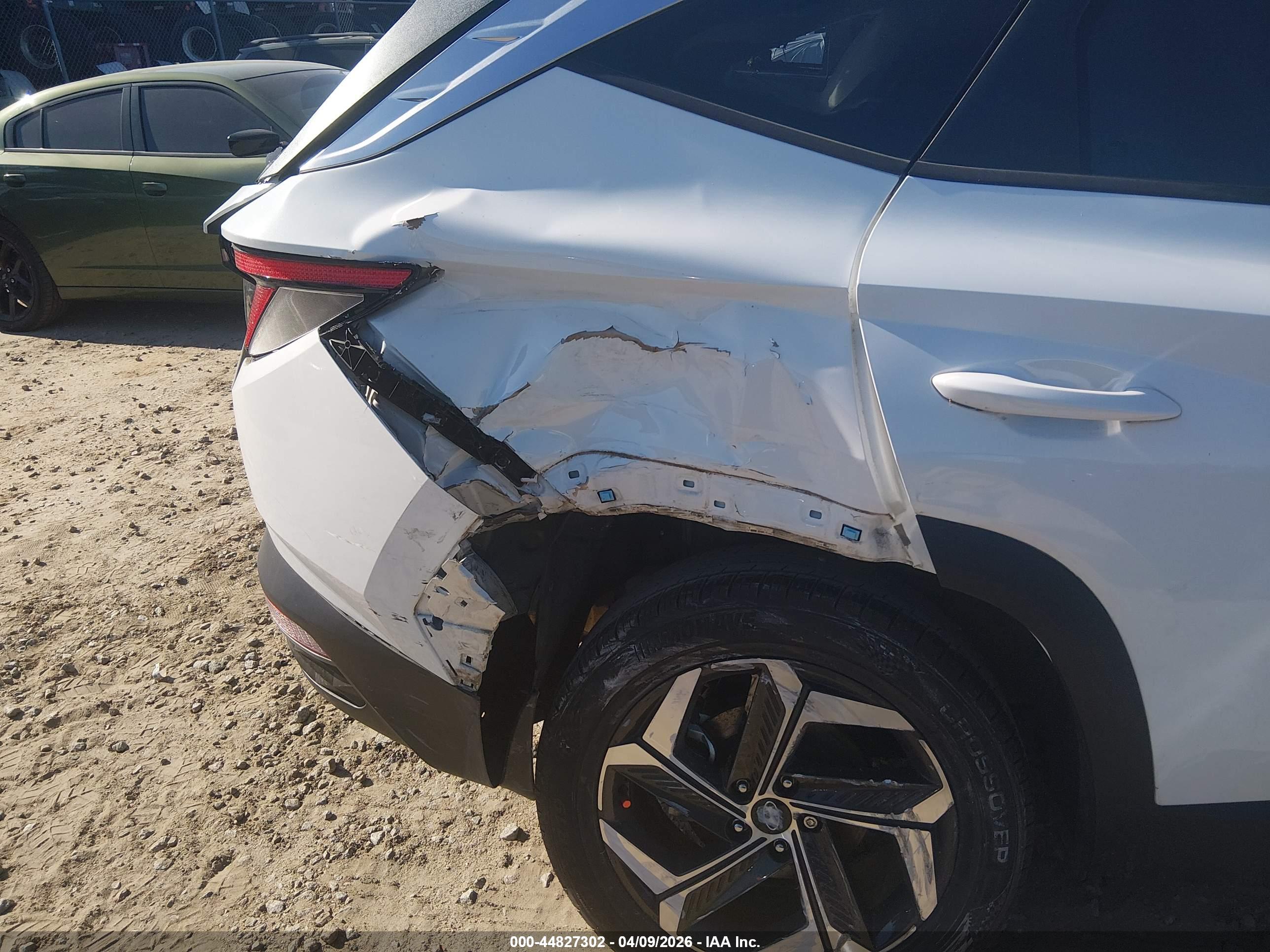 HYUNDAI TUCSON image 6