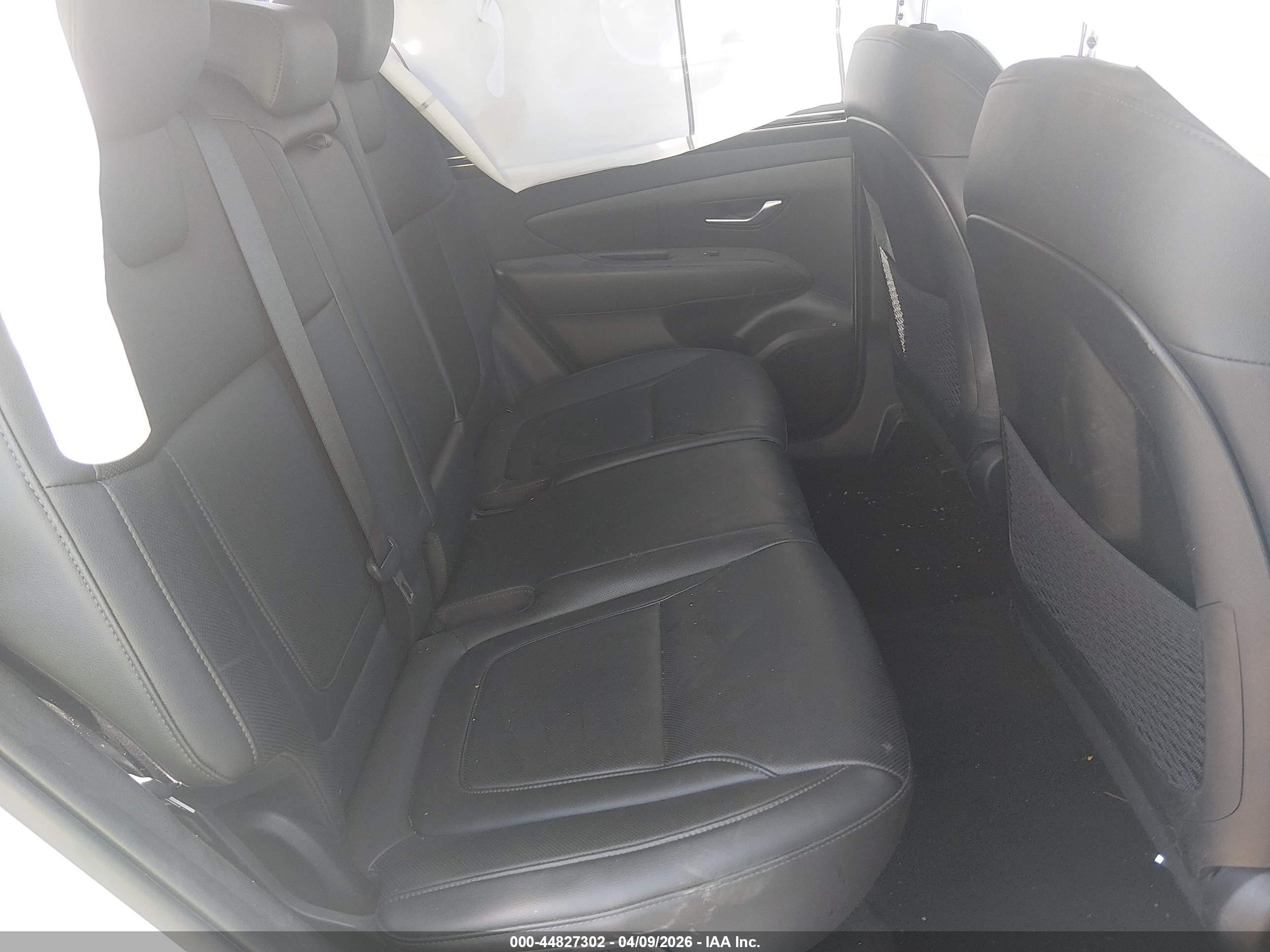 HYUNDAI TUCSON image 8