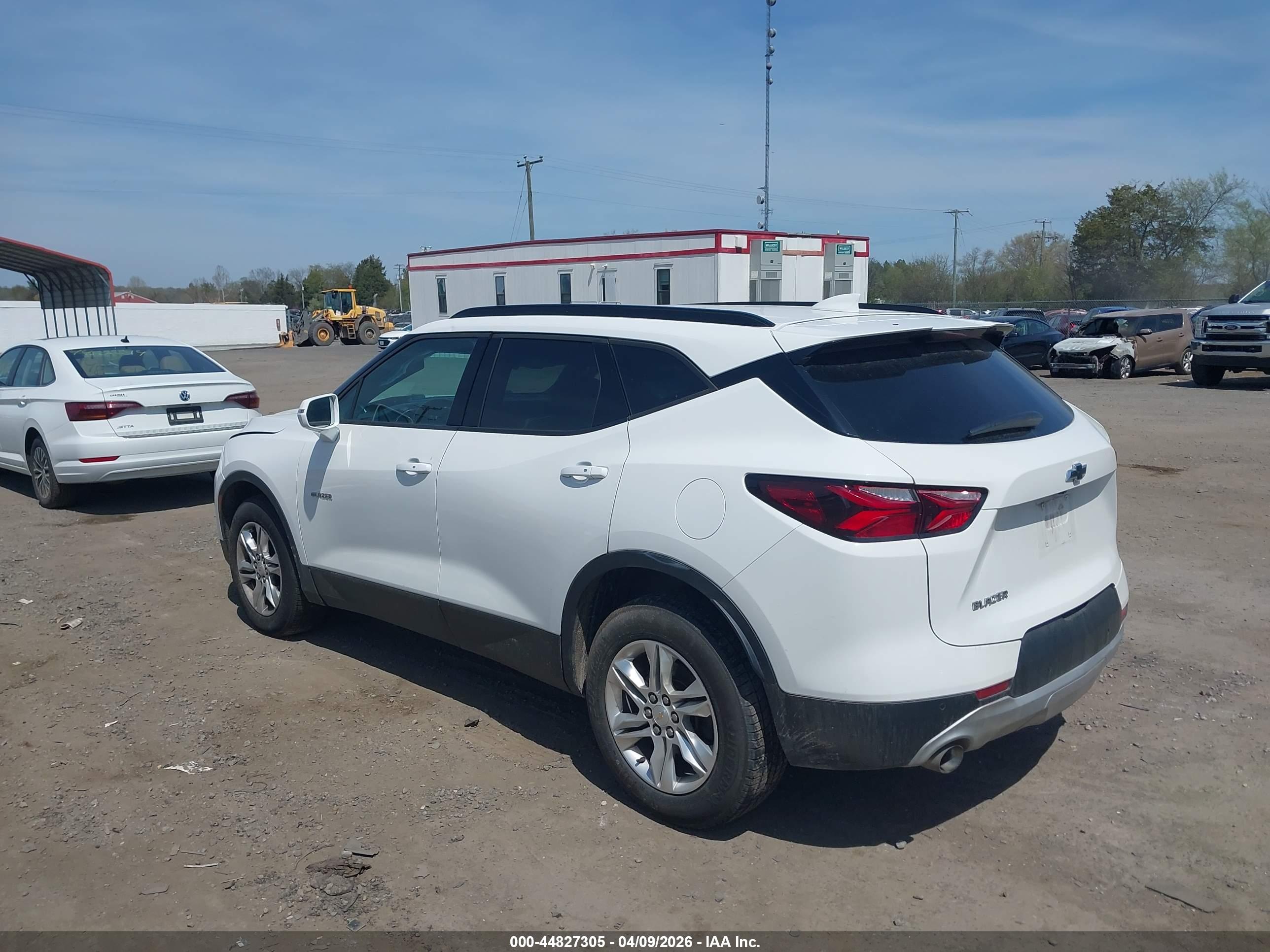 CHEVROLET BLAZER image 3