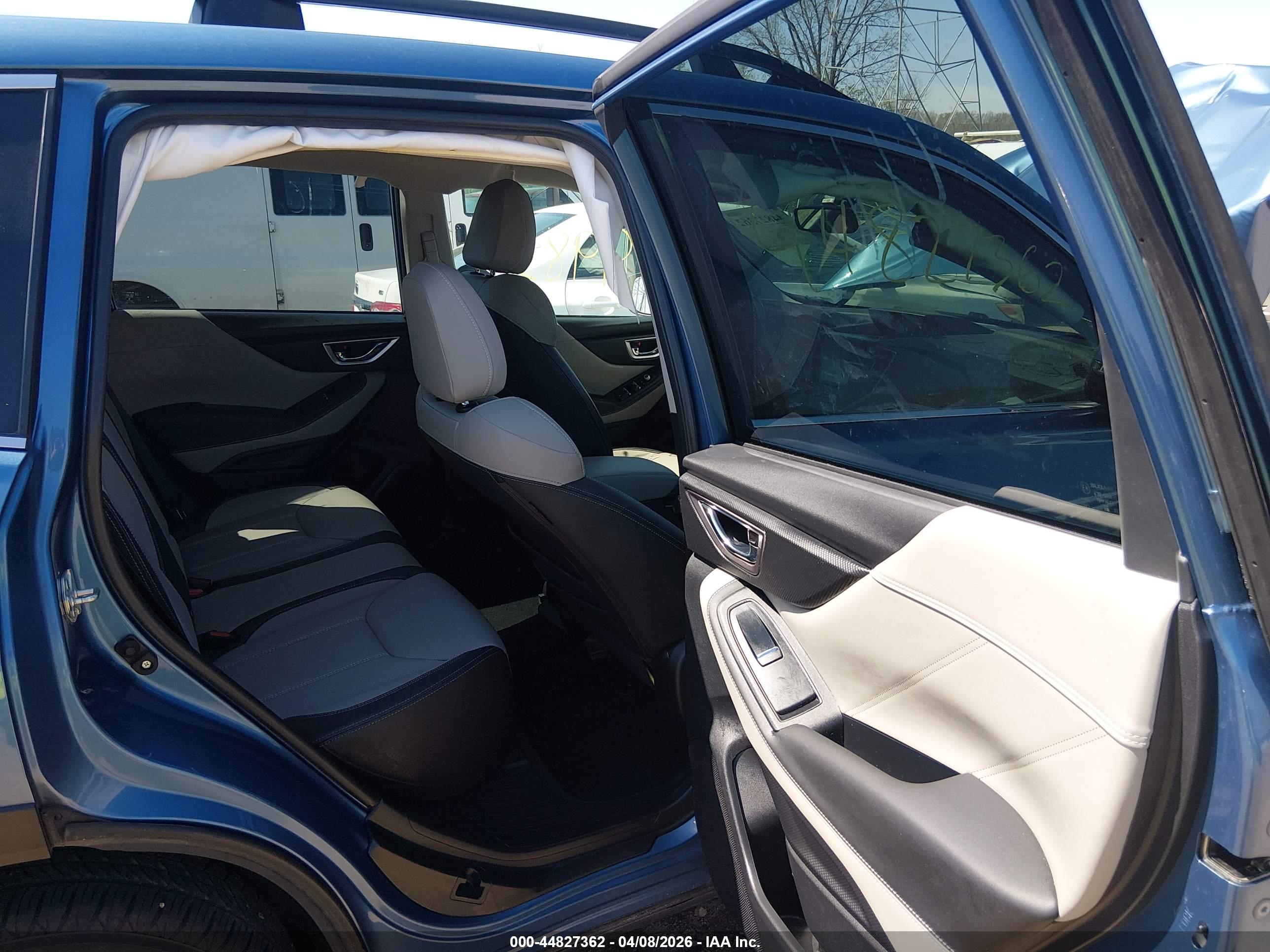 SUBARU FORESTER image 8