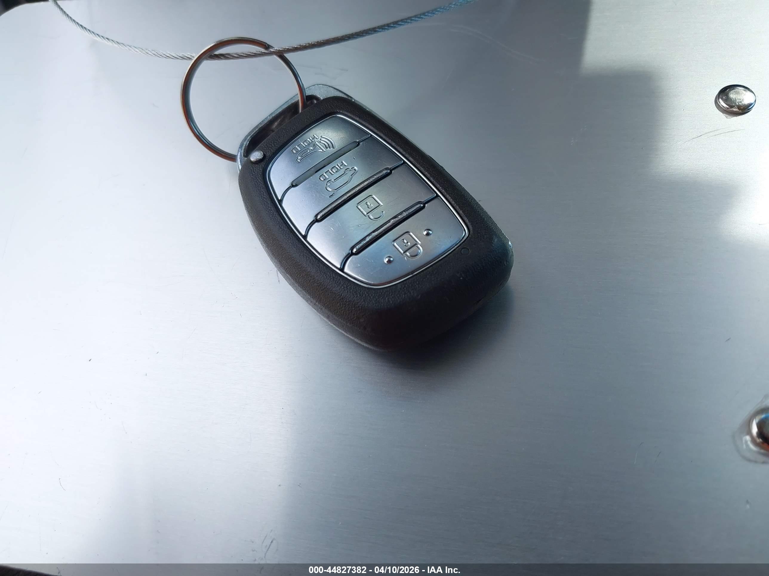 HYUNDAI TUCSON image 11