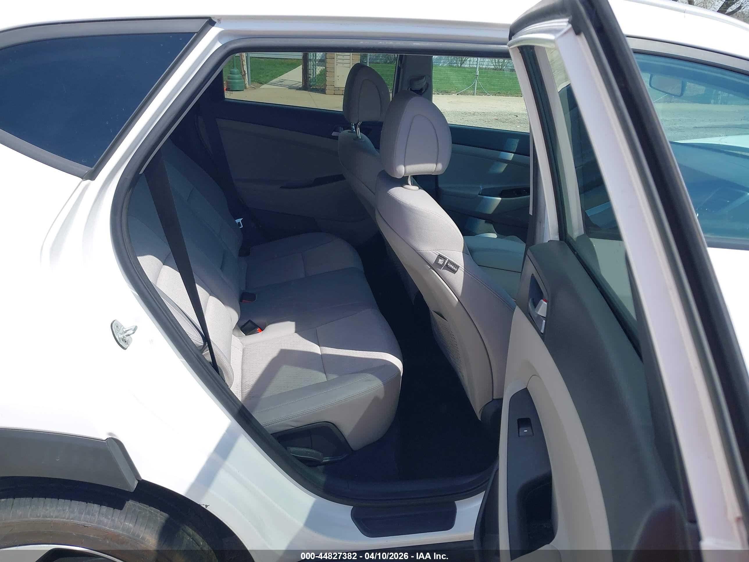 HYUNDAI TUCSON image 8