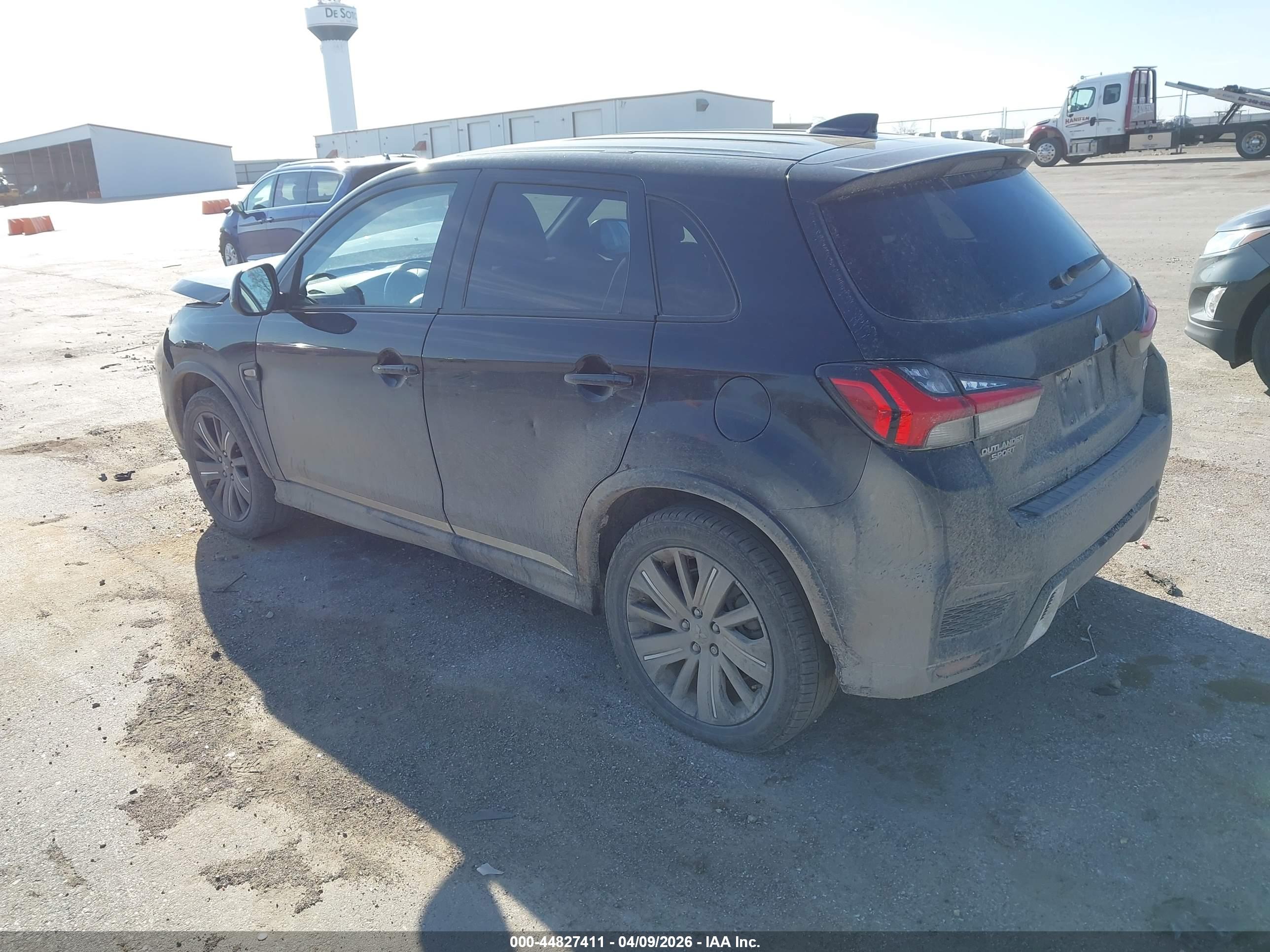 MITSUBISHI OUTLANDER image 3