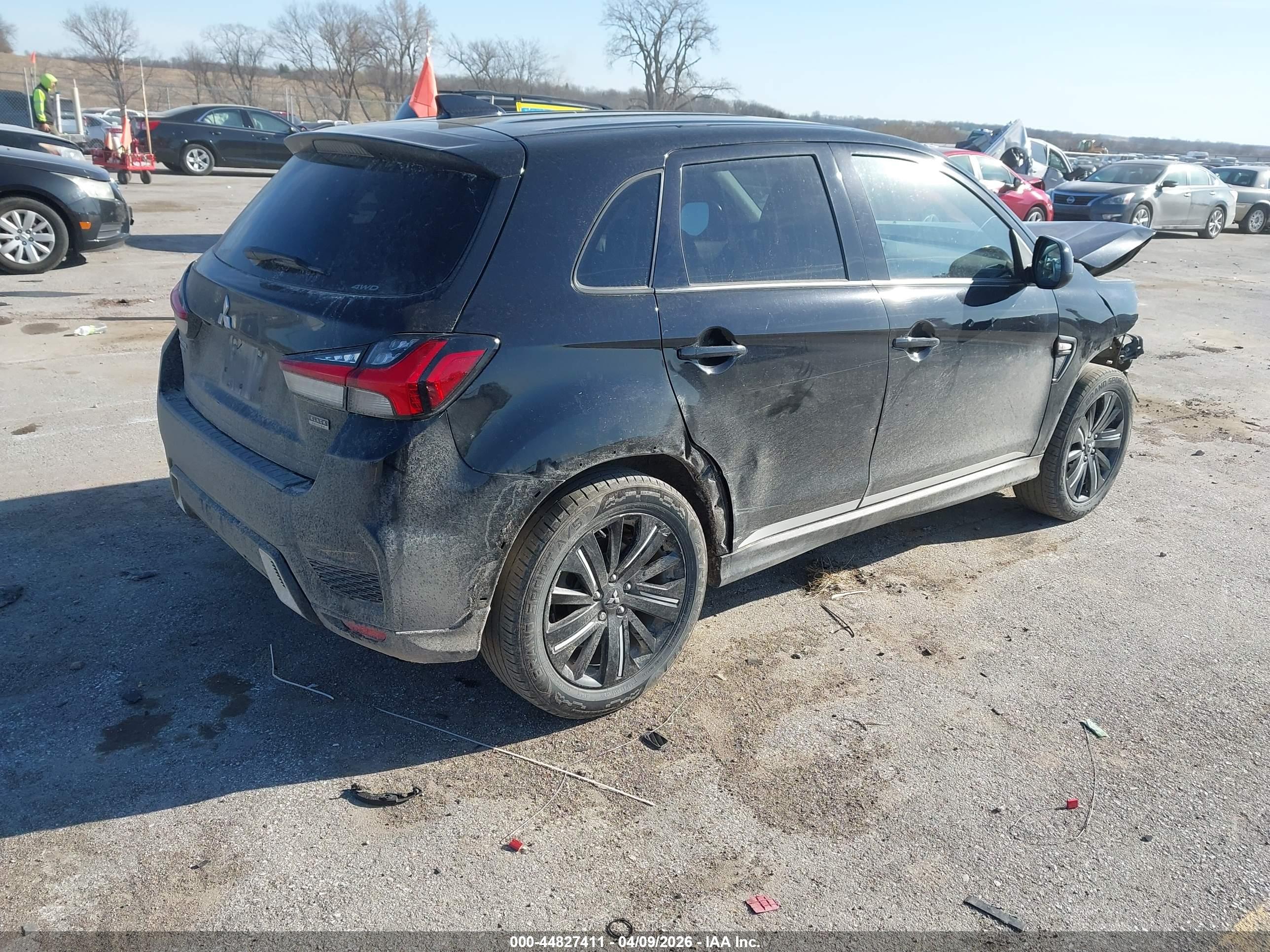 MITSUBISHI OUTLANDER image 4