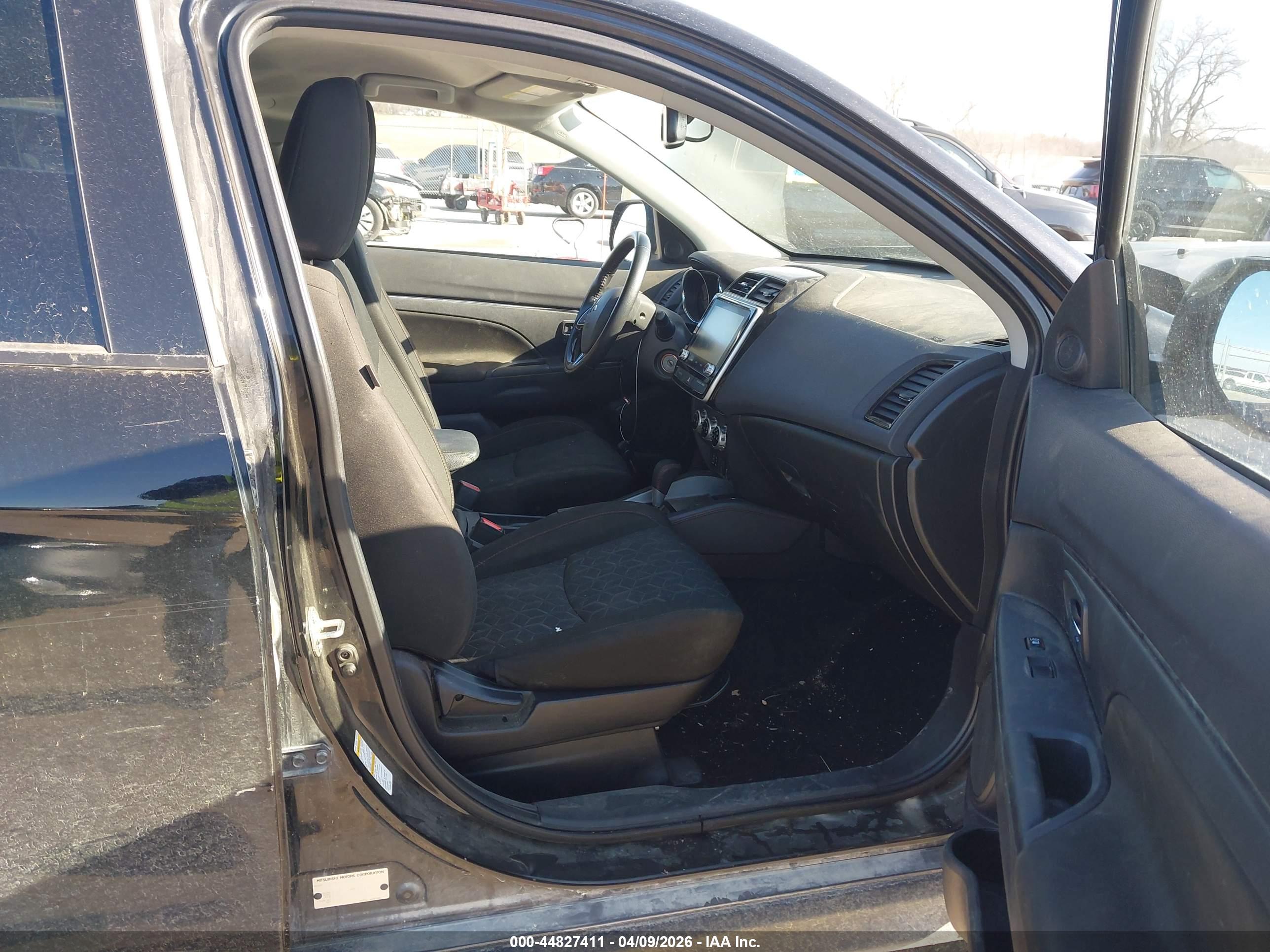 MITSUBISHI OUTLANDER image 5