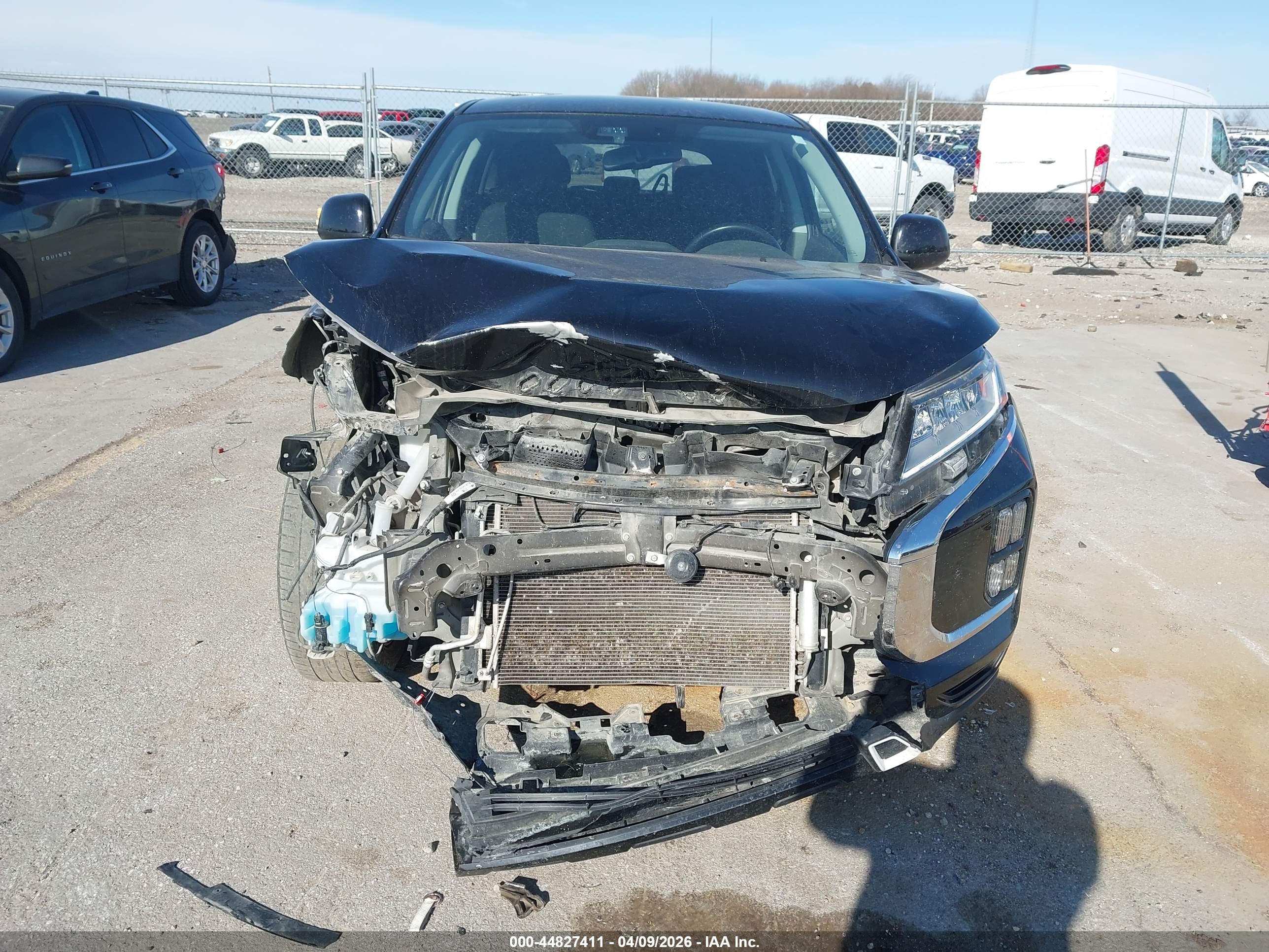 MITSUBISHI OUTLANDER image 6