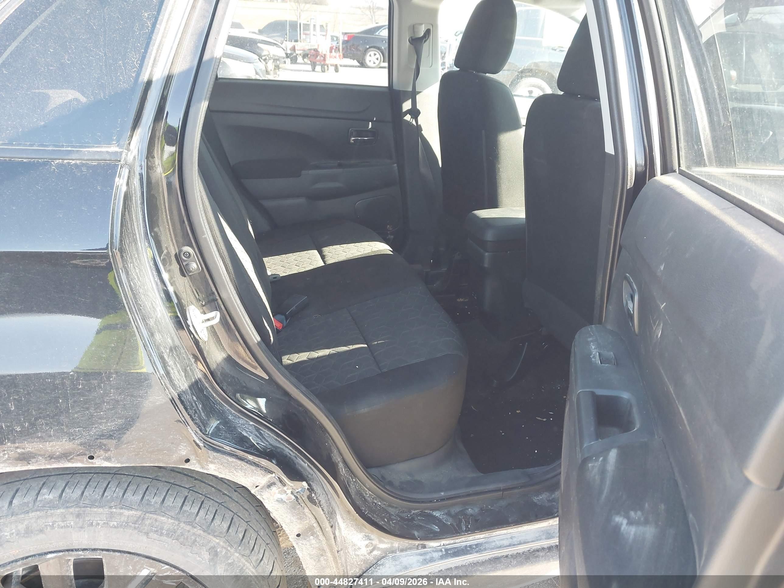 MITSUBISHI OUTLANDER image 8