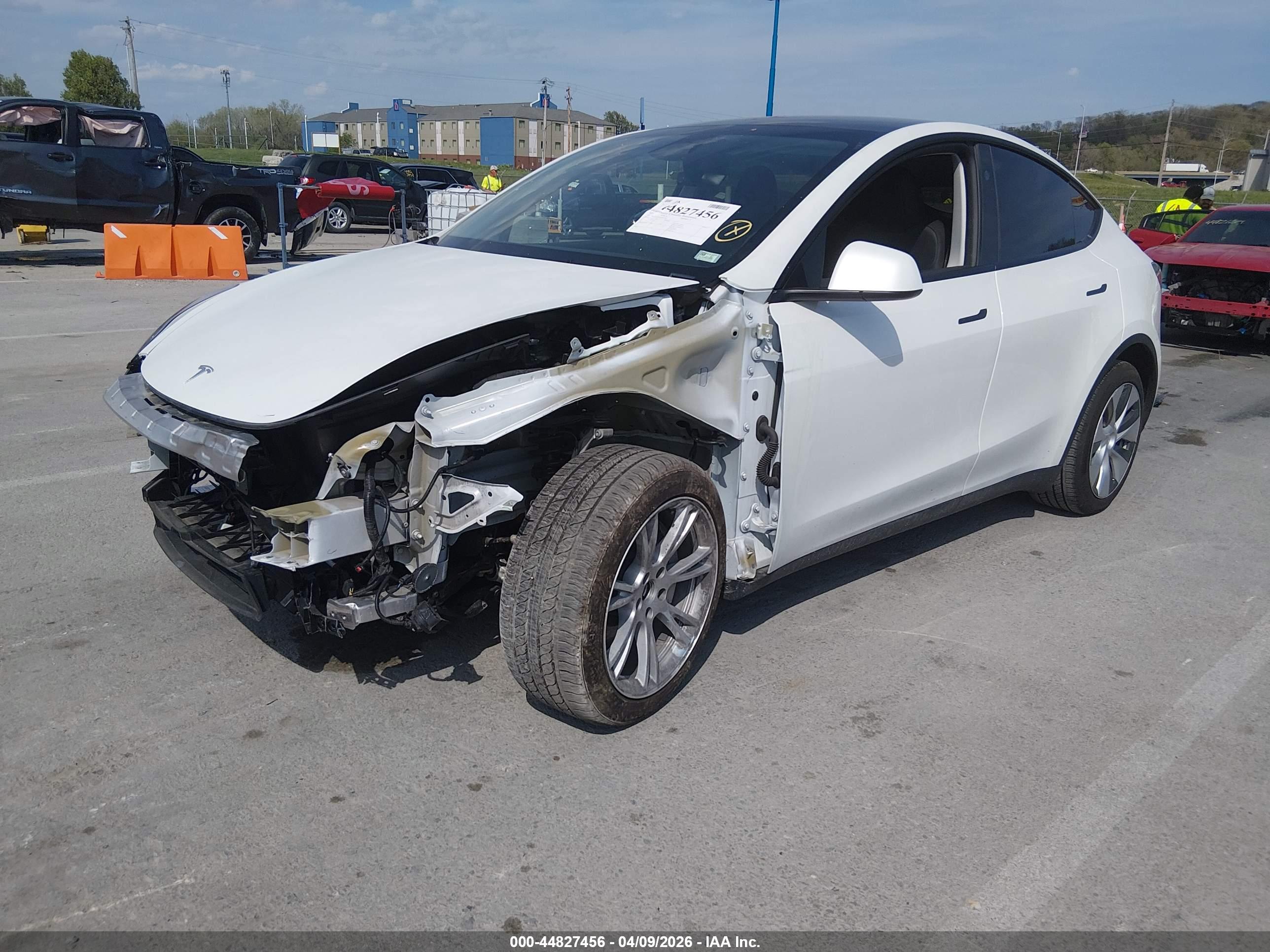 TESLA MODEL image 2