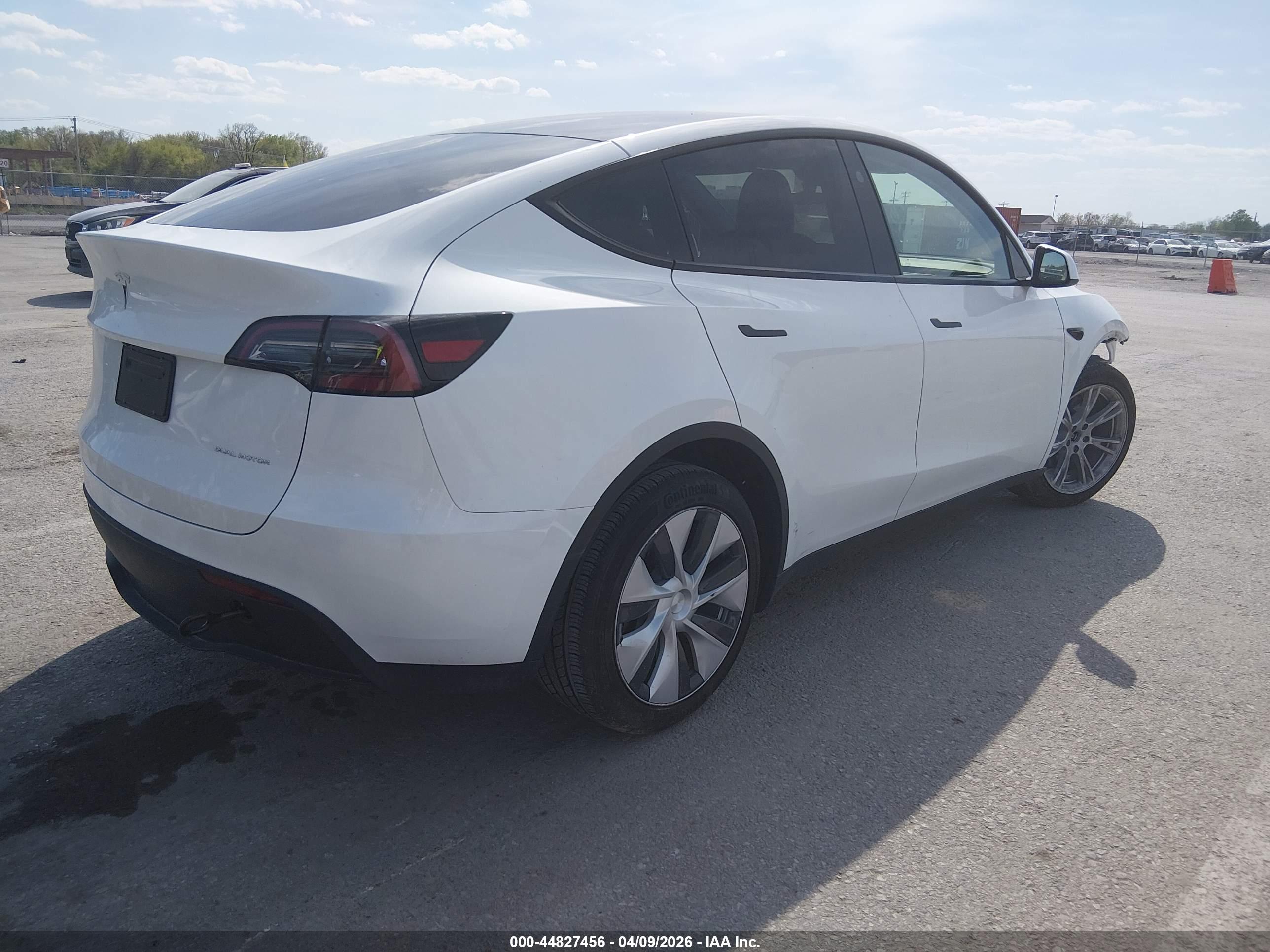 TESLA MODEL image 4