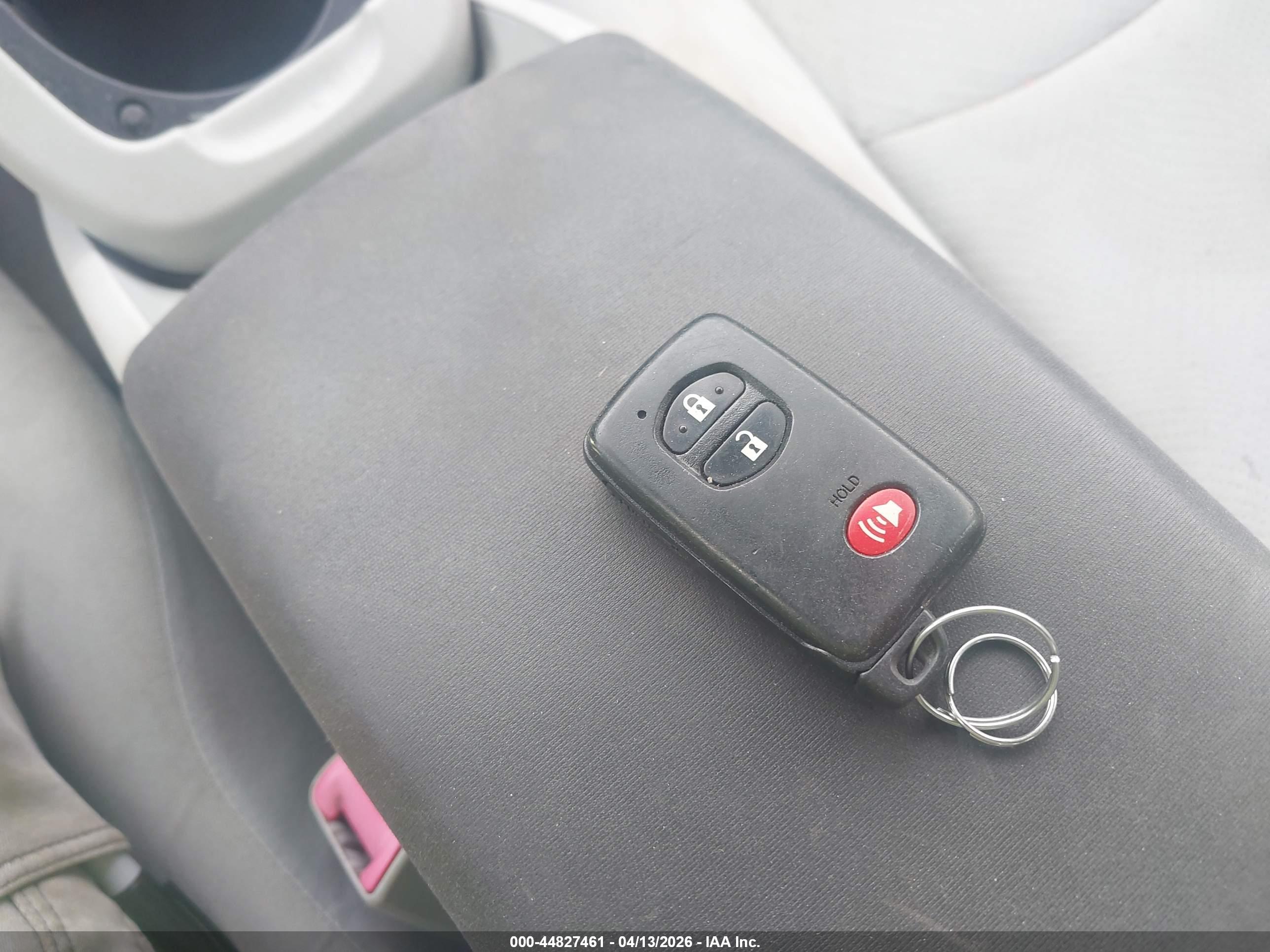 TOYOTA PRIUS image 11