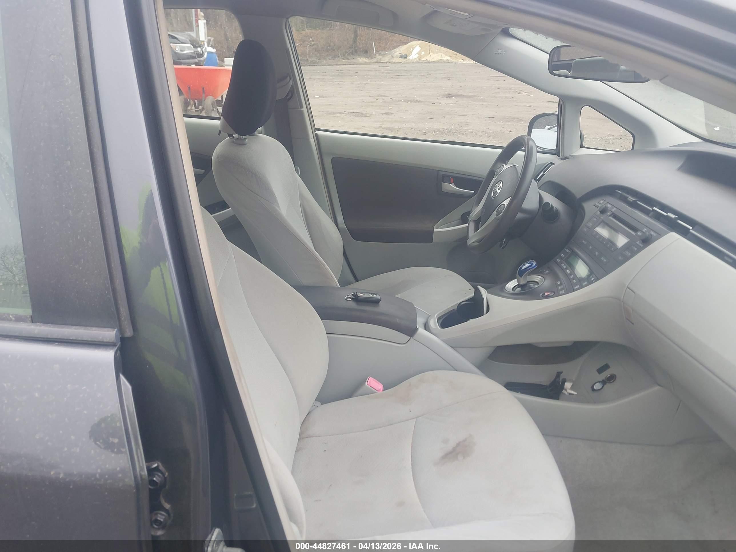 TOYOTA PRIUS image 5