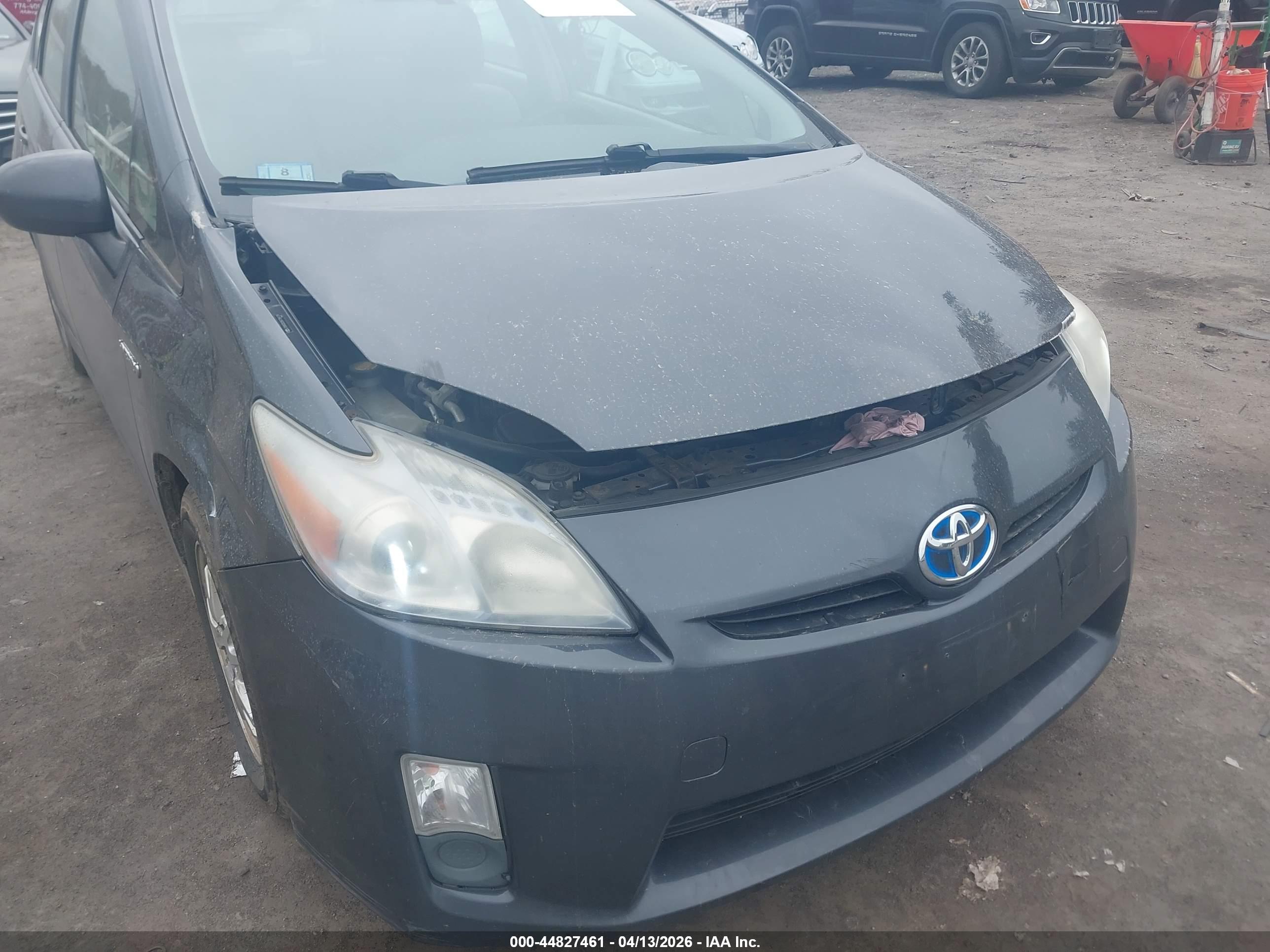 TOYOTA PRIUS image 6