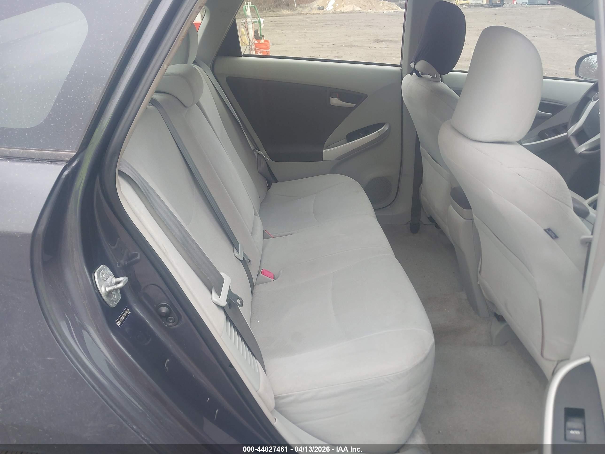 TOYOTA PRIUS image 8