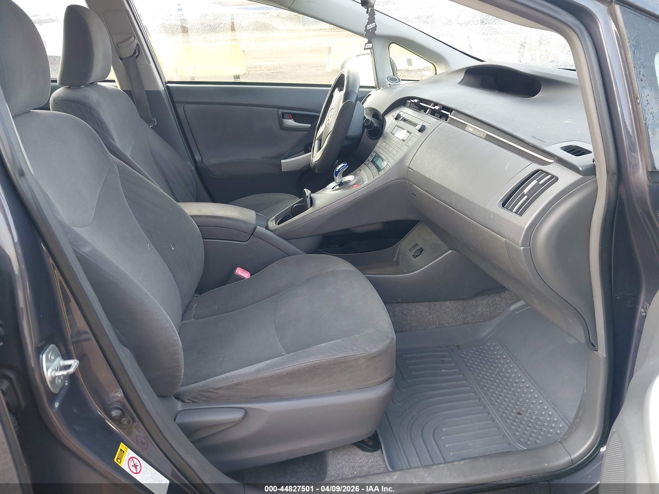 TOYOTA PRIUS image 5
