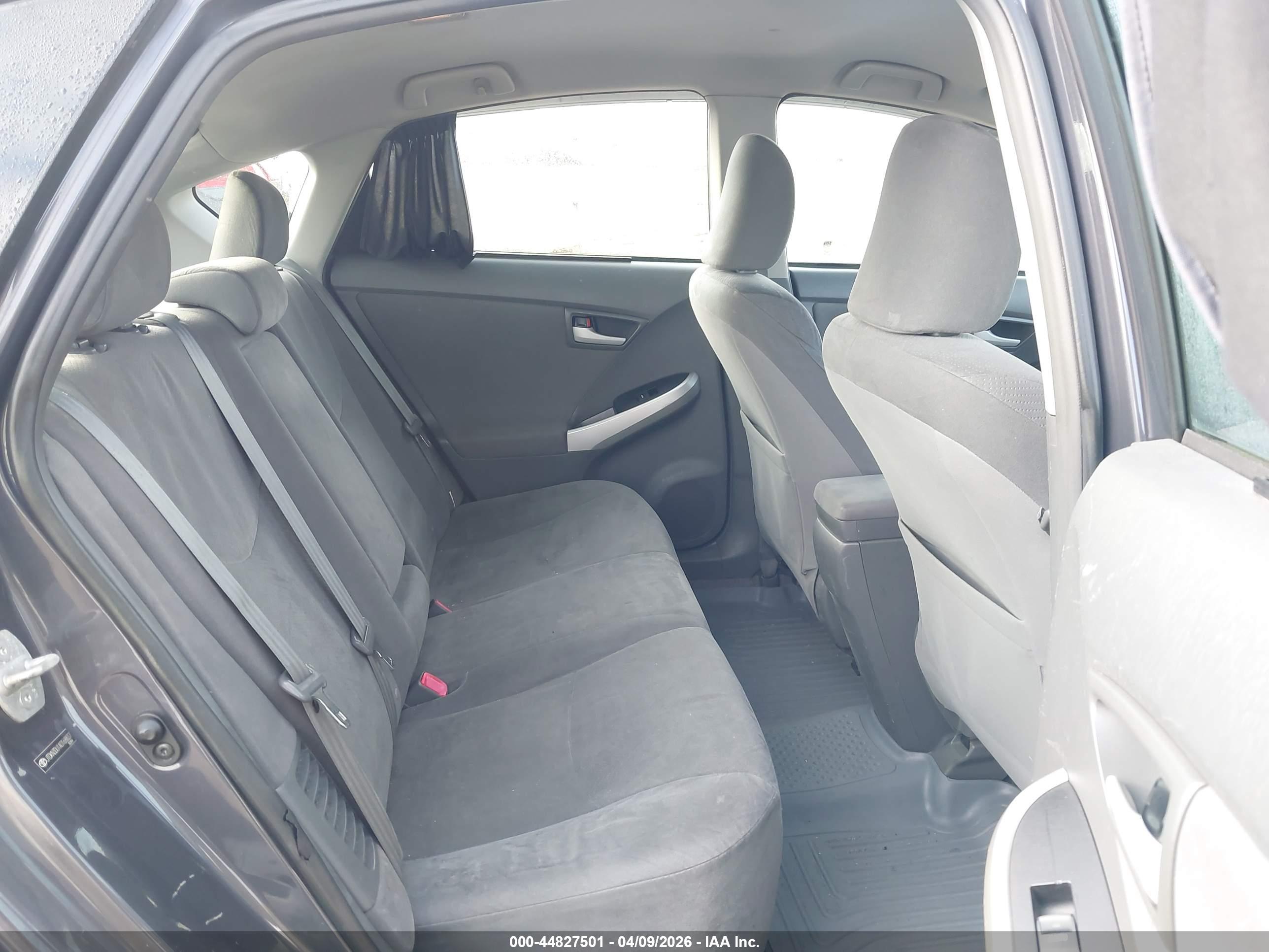 TOYOTA PRIUS image 8