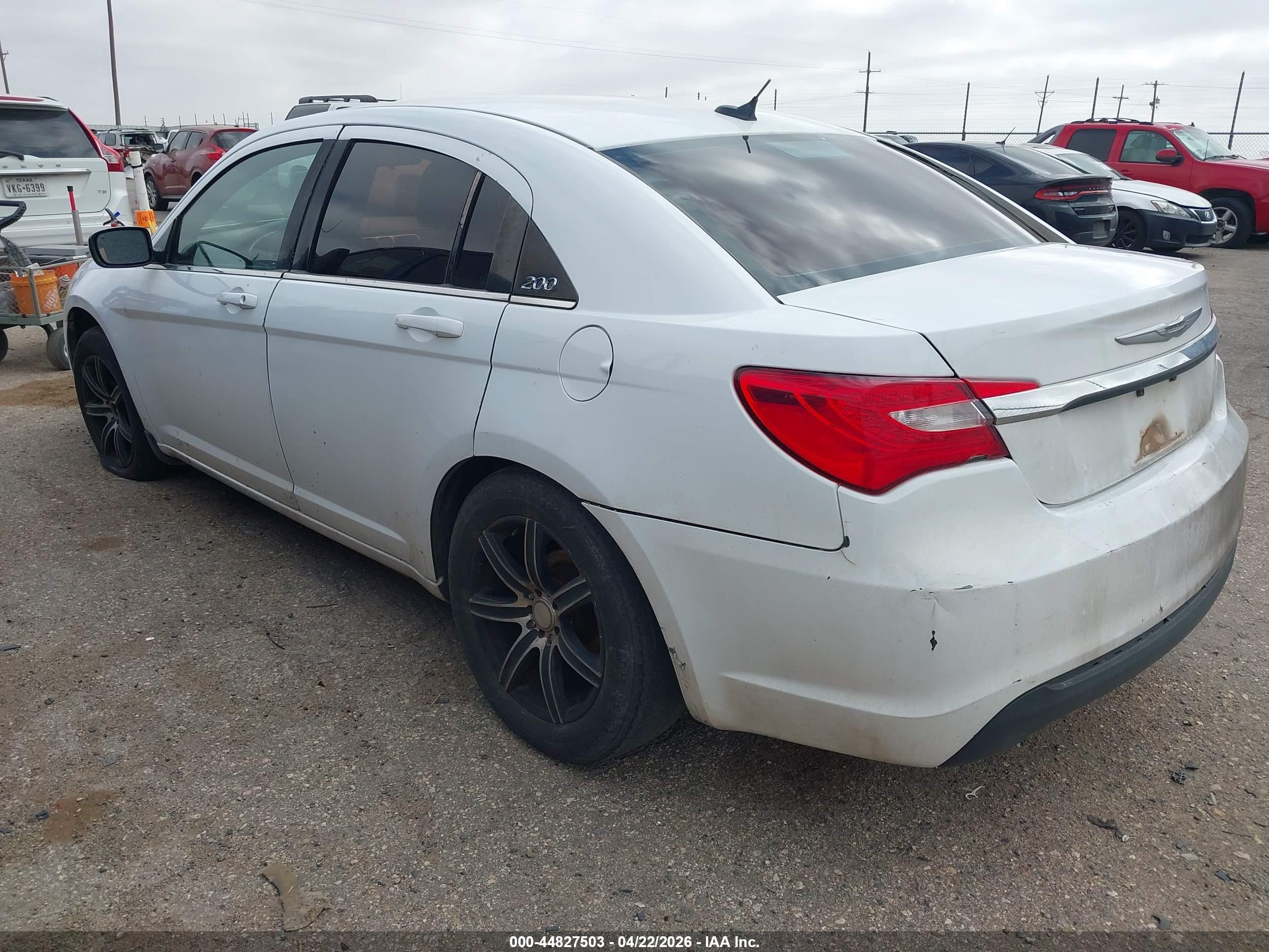 CHRYSLER 200 image 3