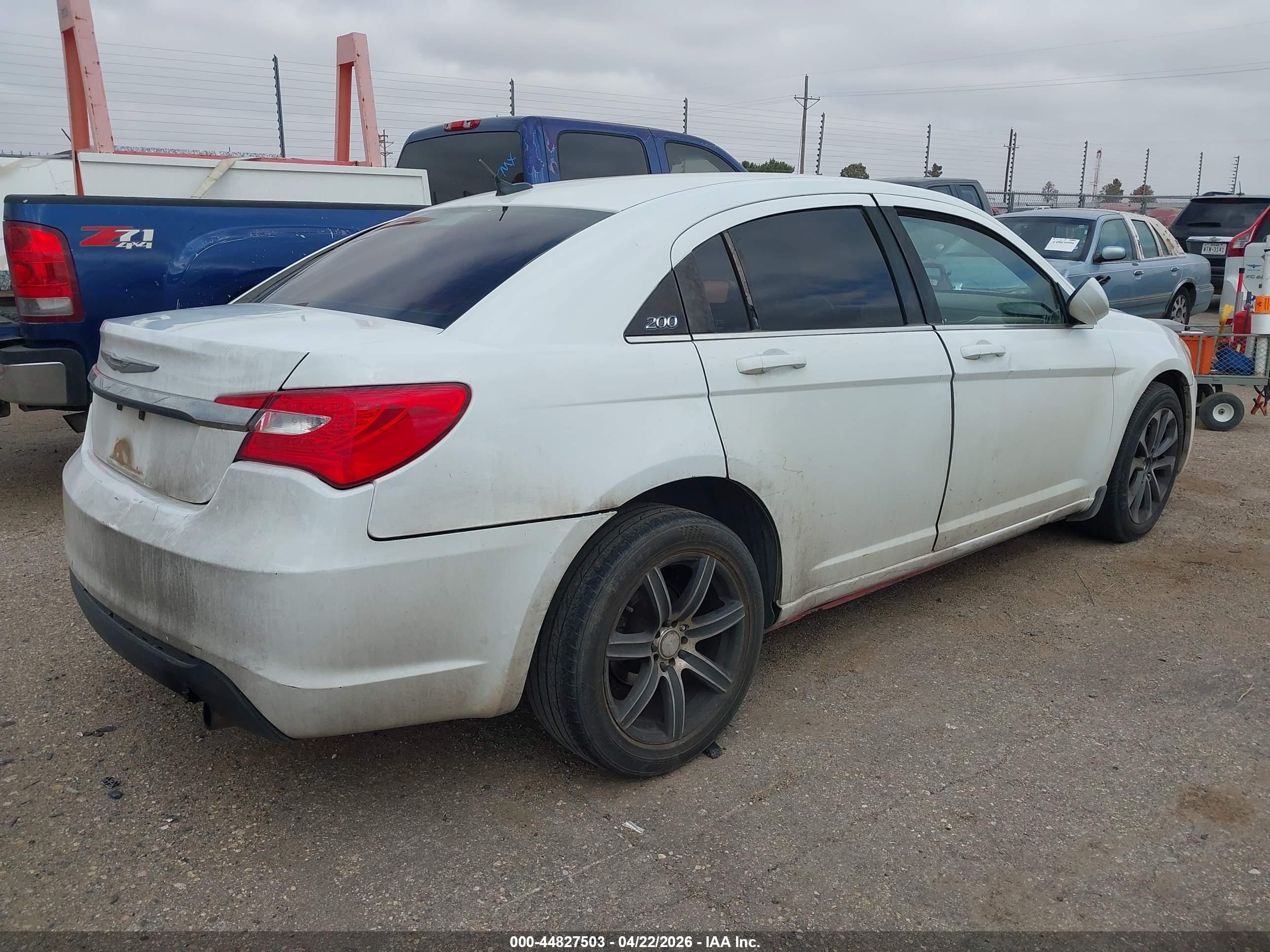 CHRYSLER 200 image 4