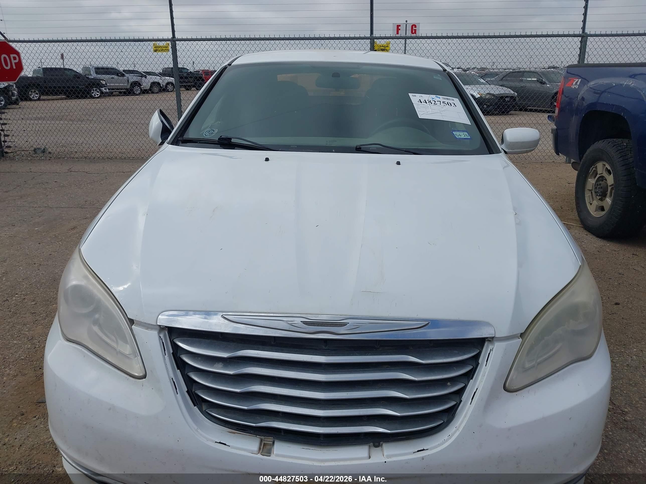 CHRYSLER 200 image 6