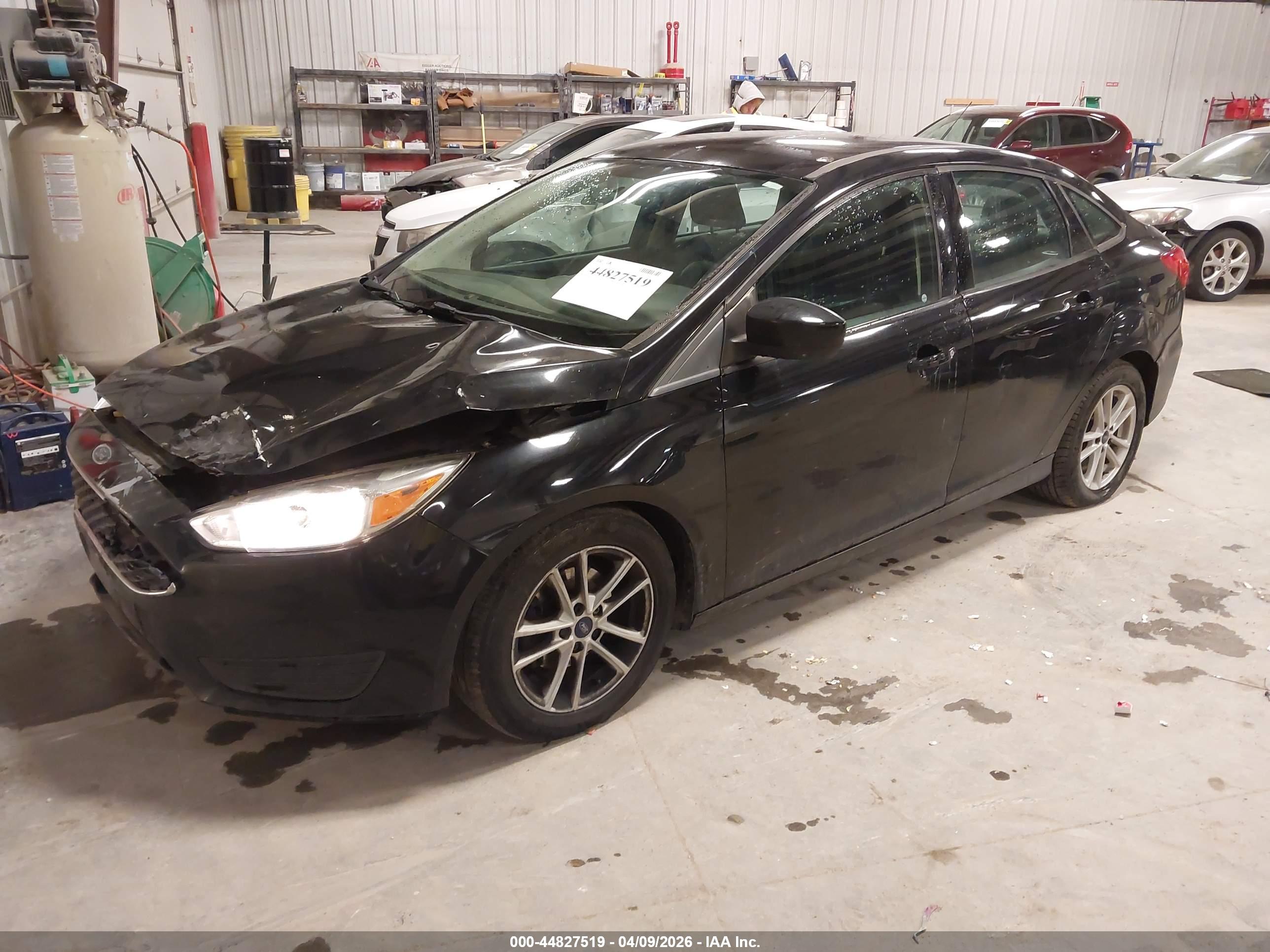 FORD FOCUS image 2