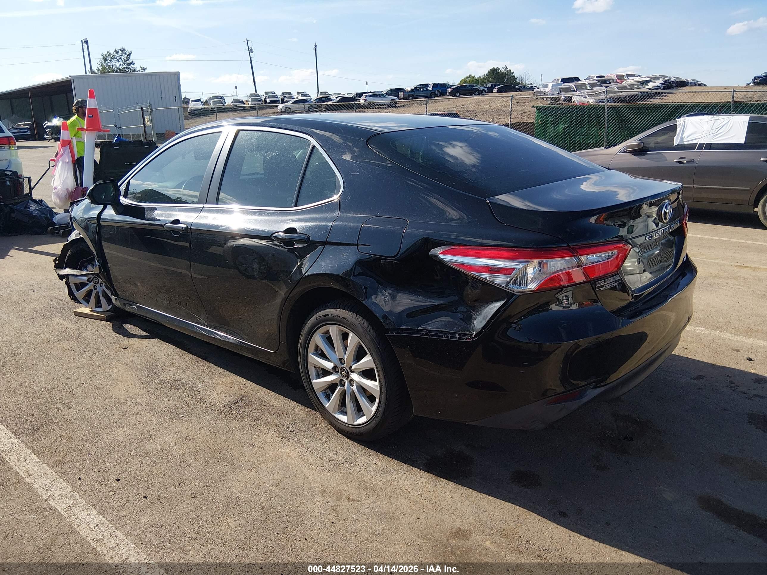 TOYOTA CAMRY image 3