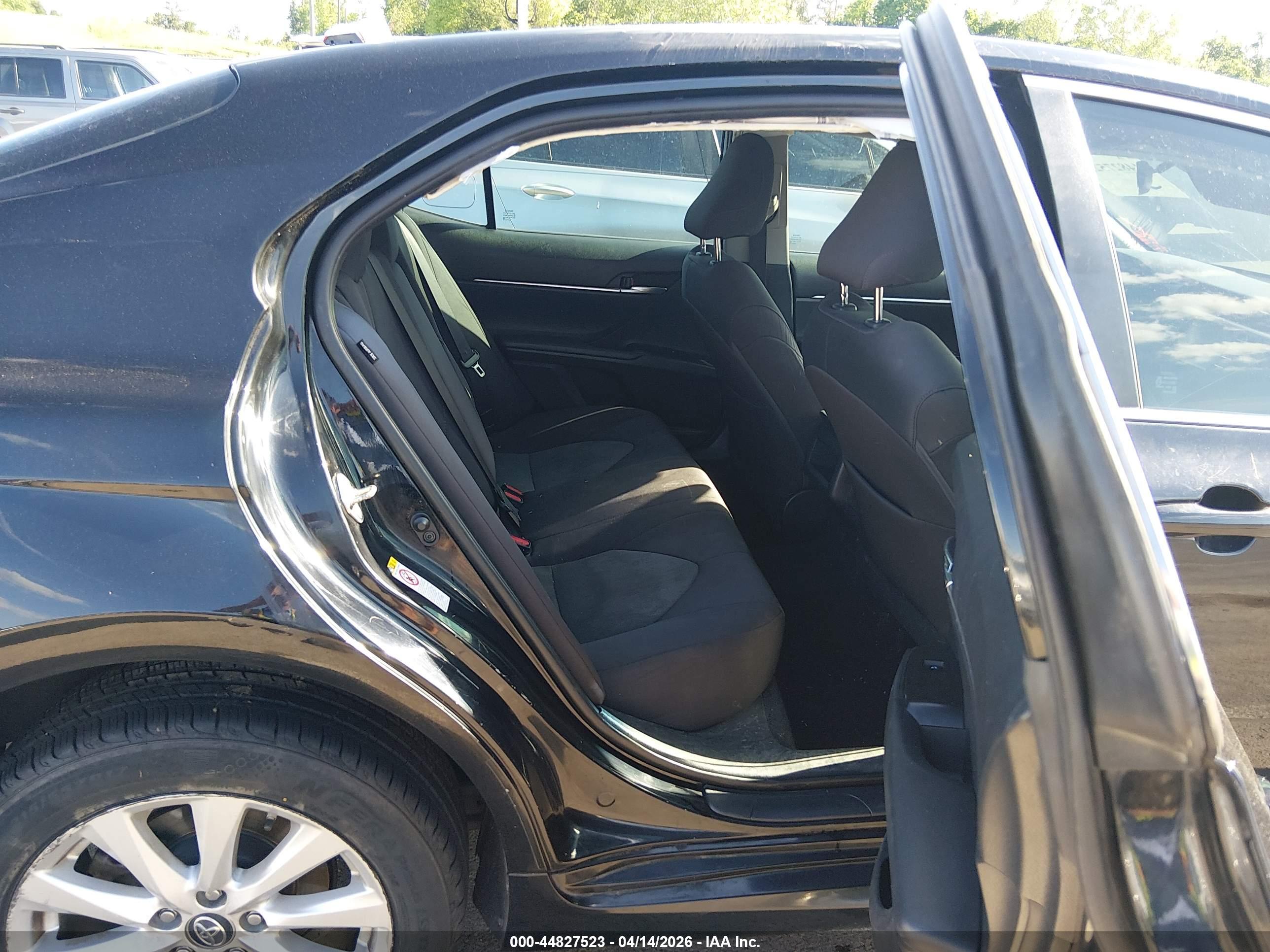 TOYOTA CAMRY image 8