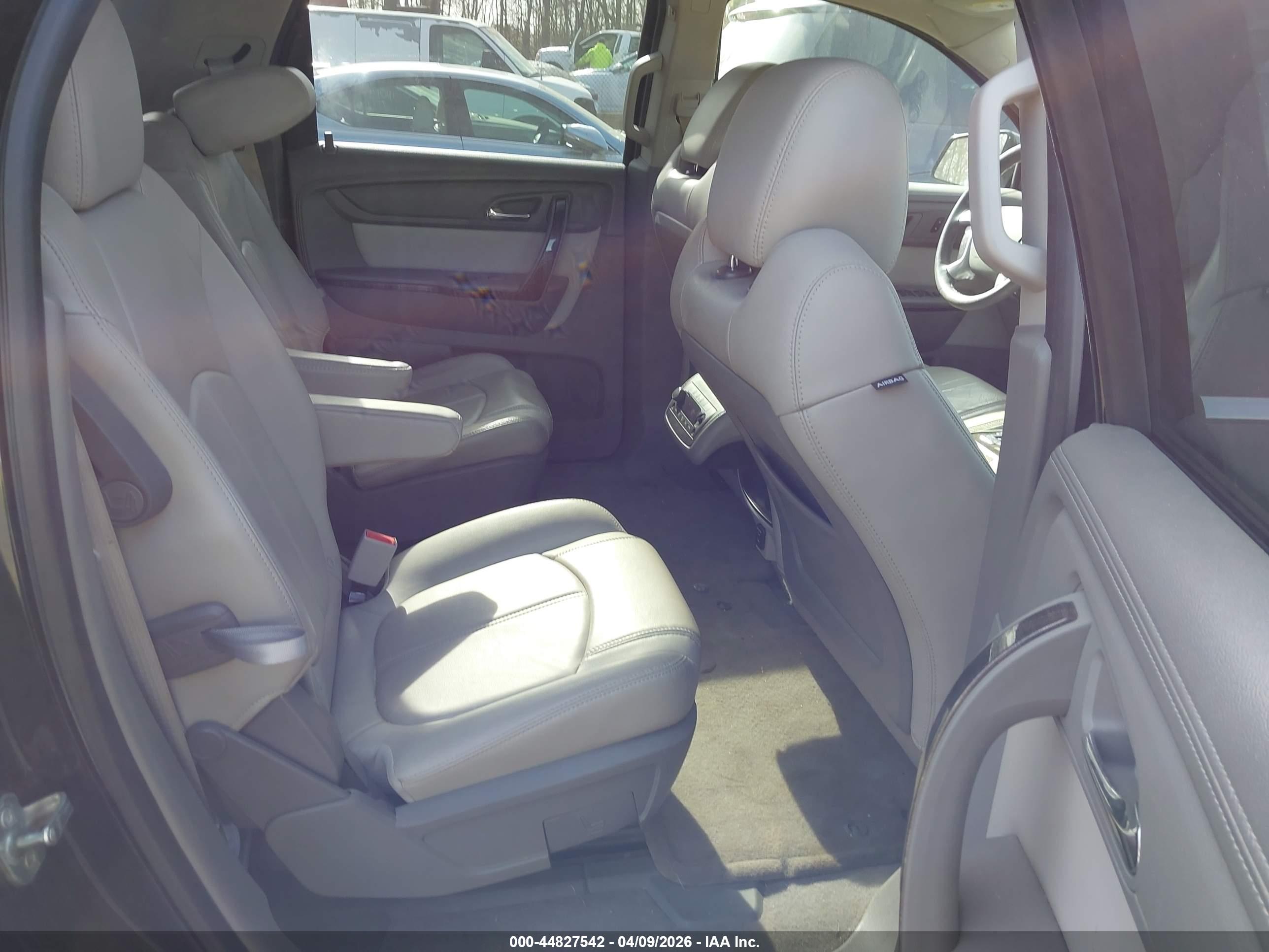 GMC ACADIA image 8