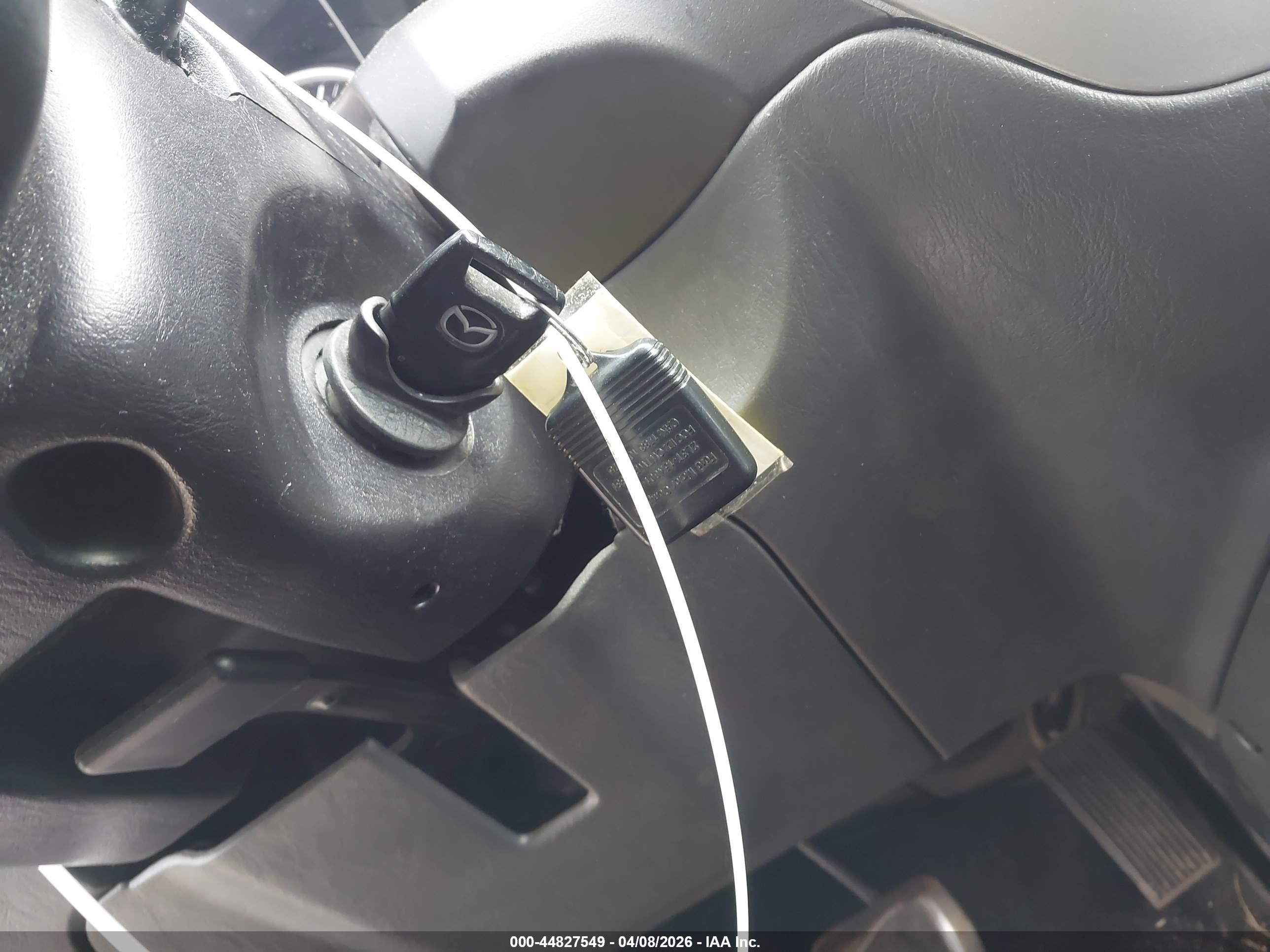 MAZDA TRIBUTE image 11