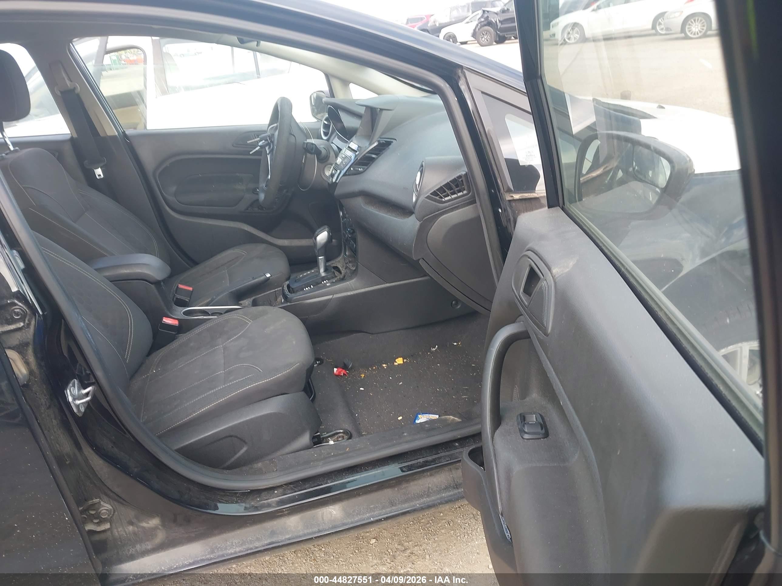 FORD FIESTA image 5
