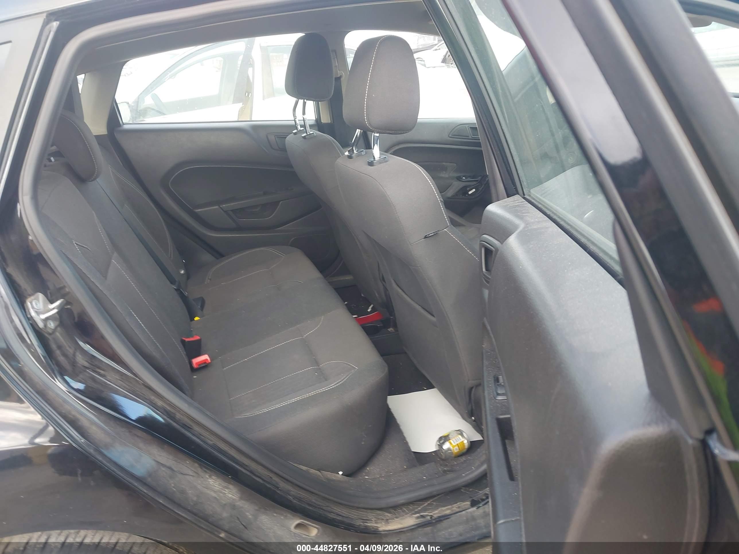 FORD FIESTA image 8