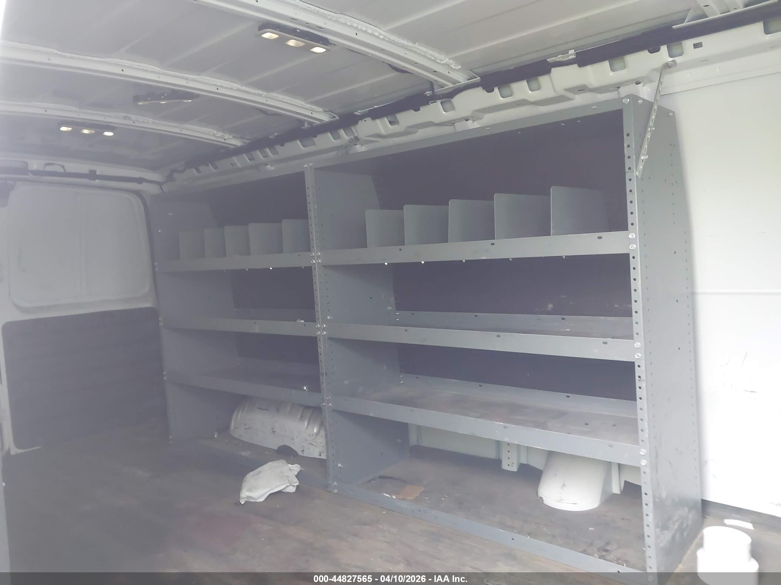 GMC SAVANA image 8