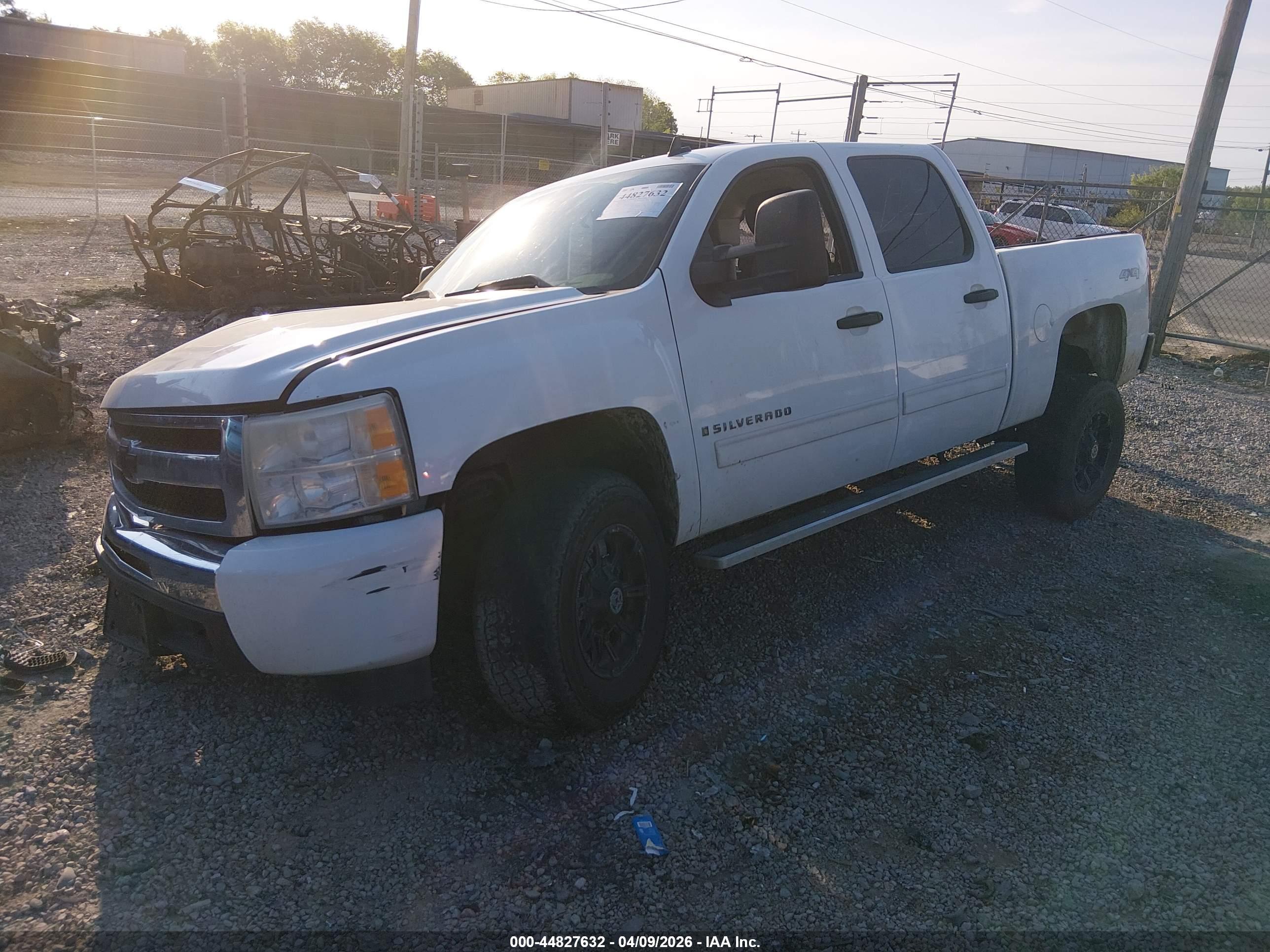 CHEVROLET SILVERADO image 2