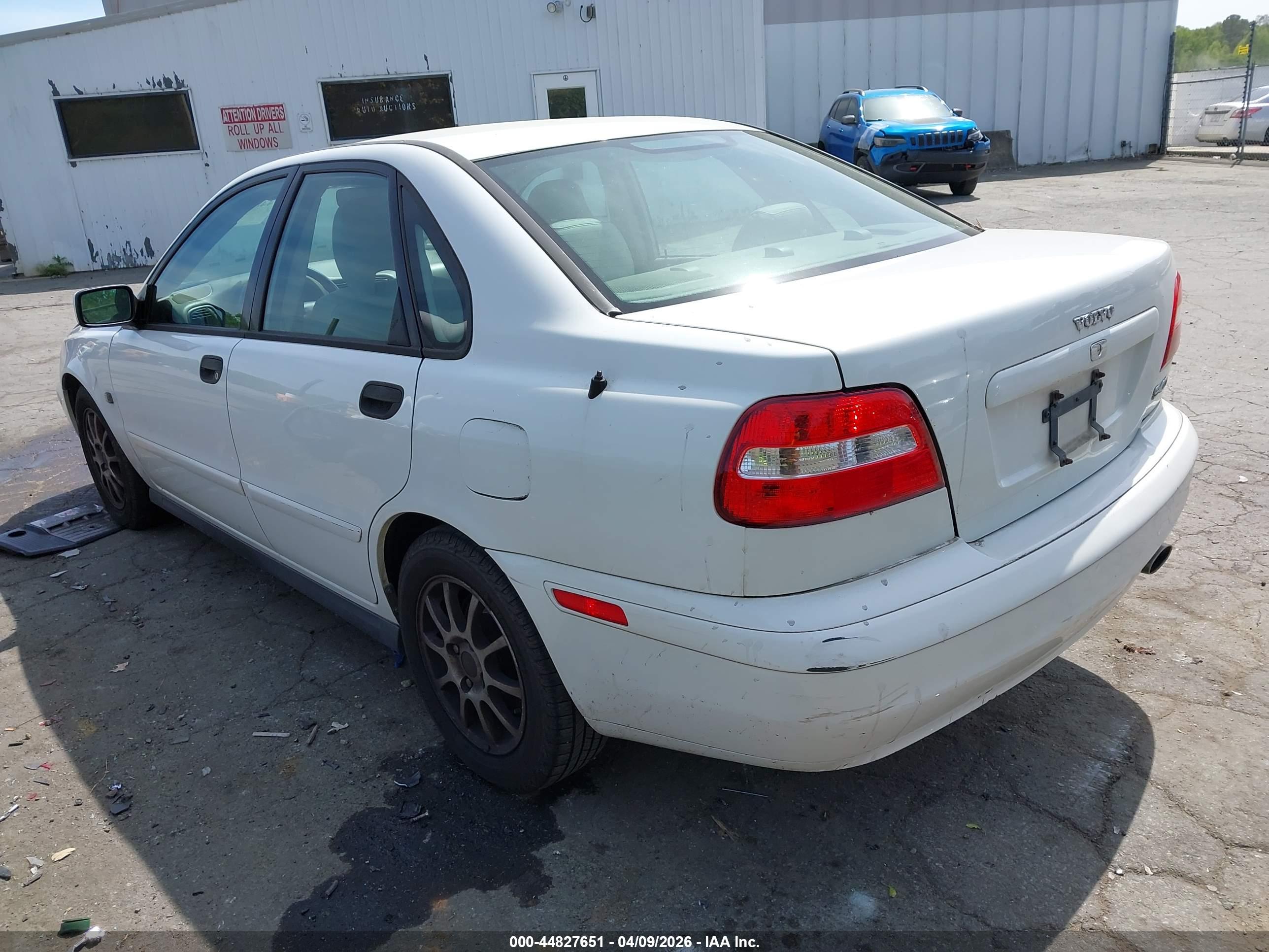 VOLVO S40 image 3