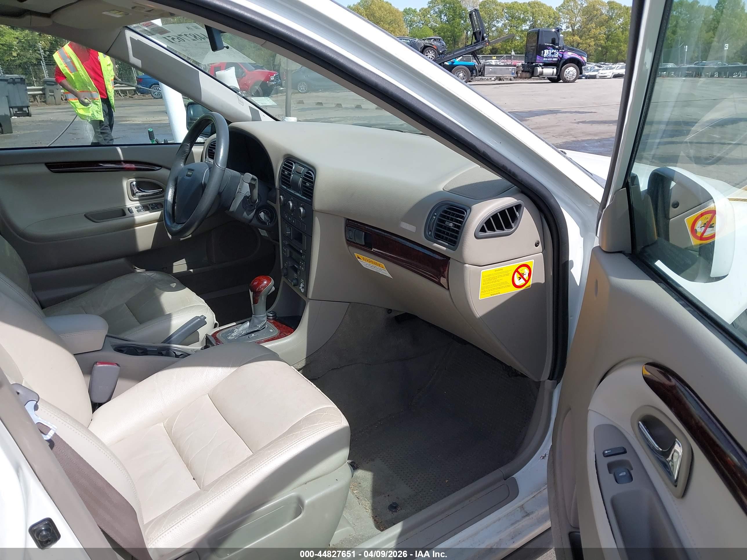 VOLVO S40 image 5