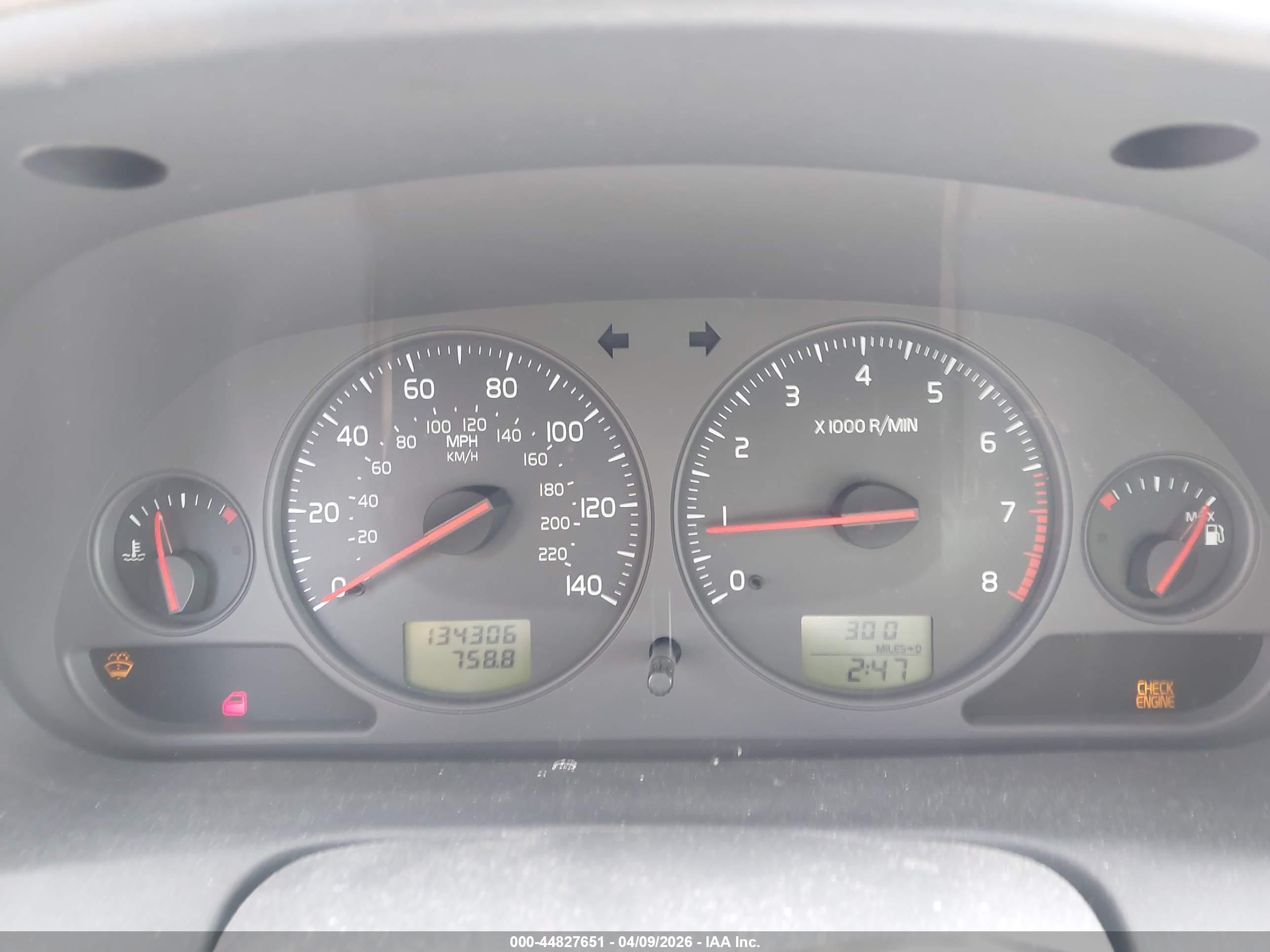 VOLVO S40 image 7