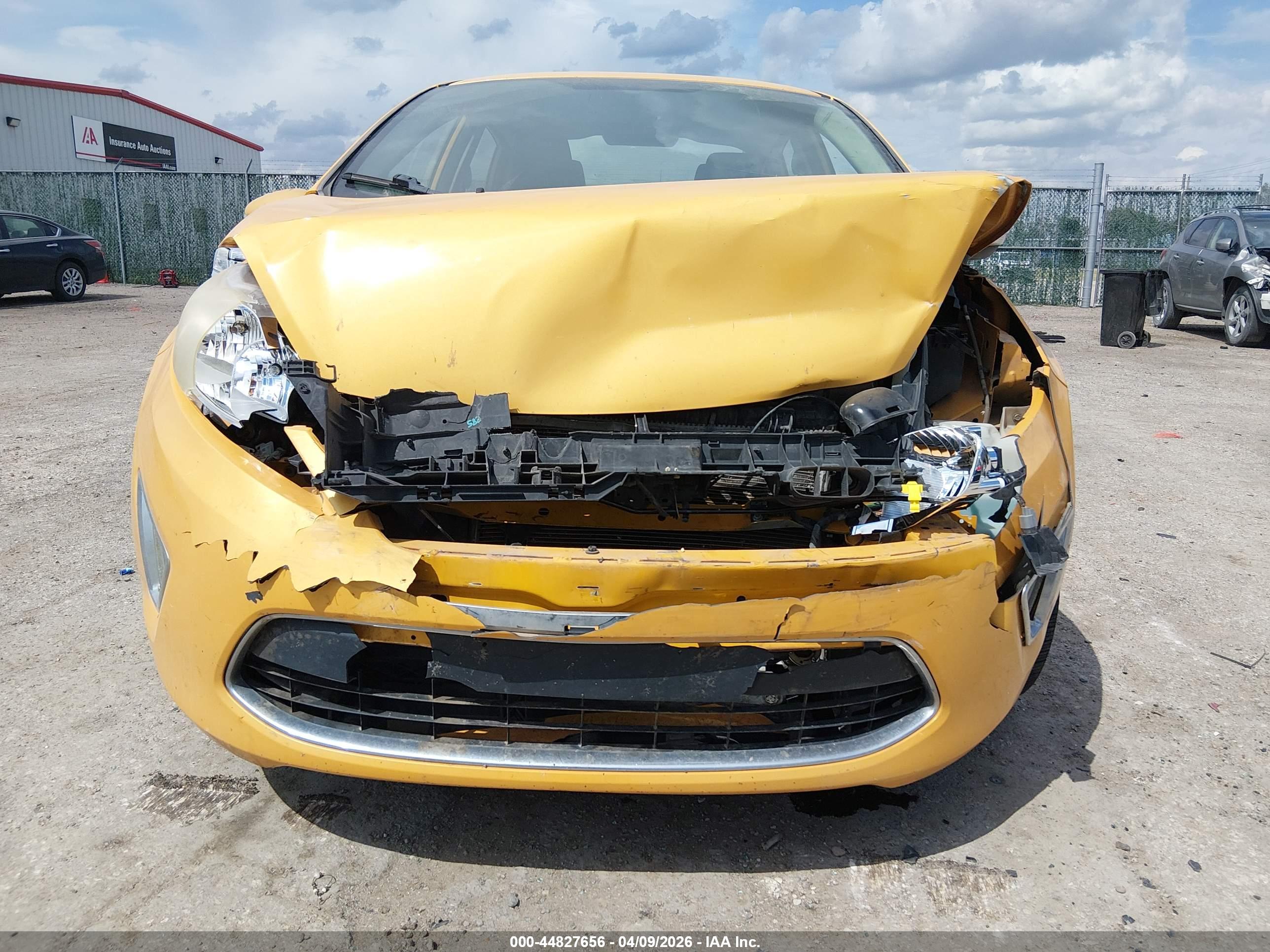 FORD FIESTA image 6