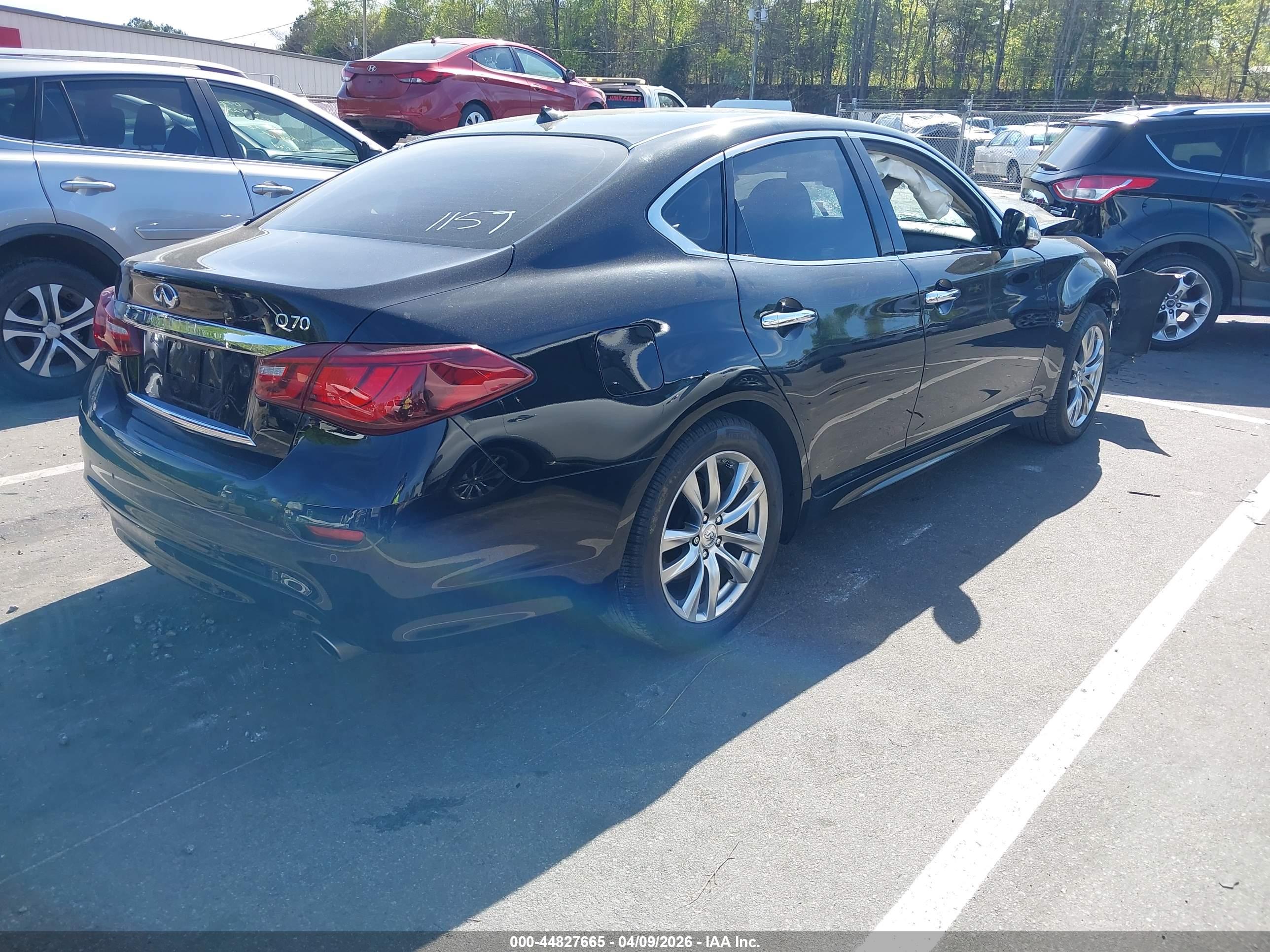 INFINITI Q70 image 4