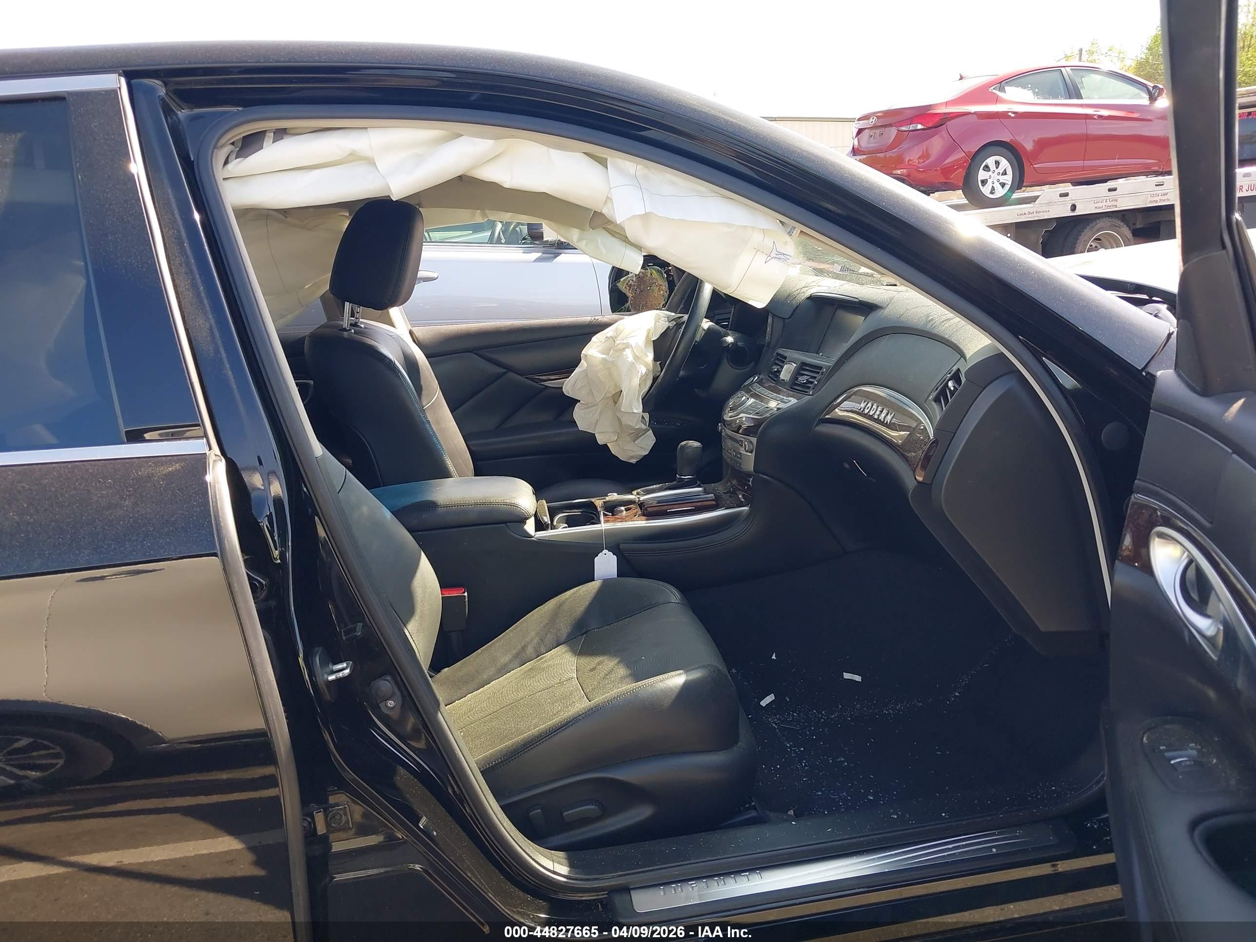 INFINITI Q70 image 5