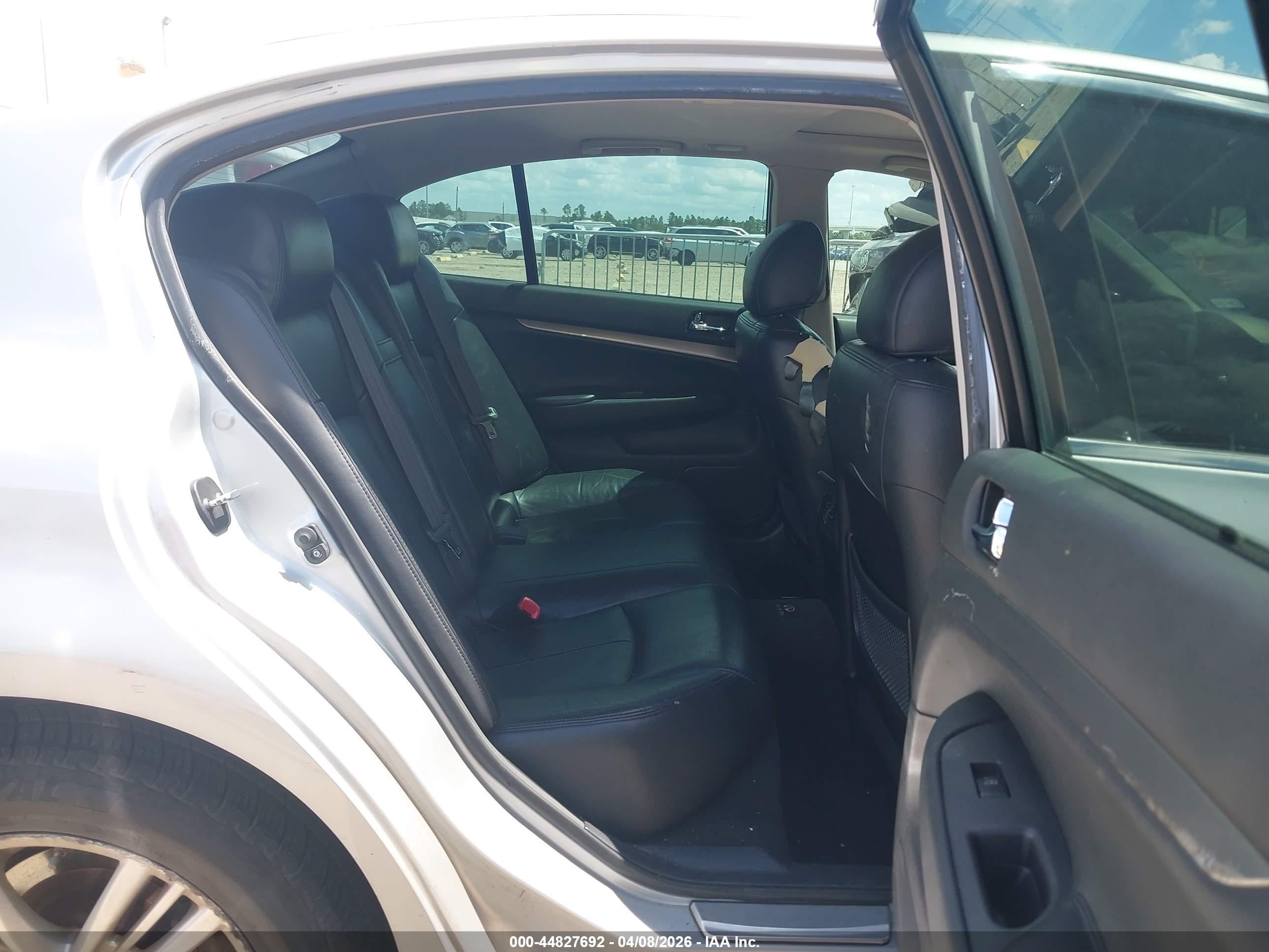 INFINITI G37X image 8