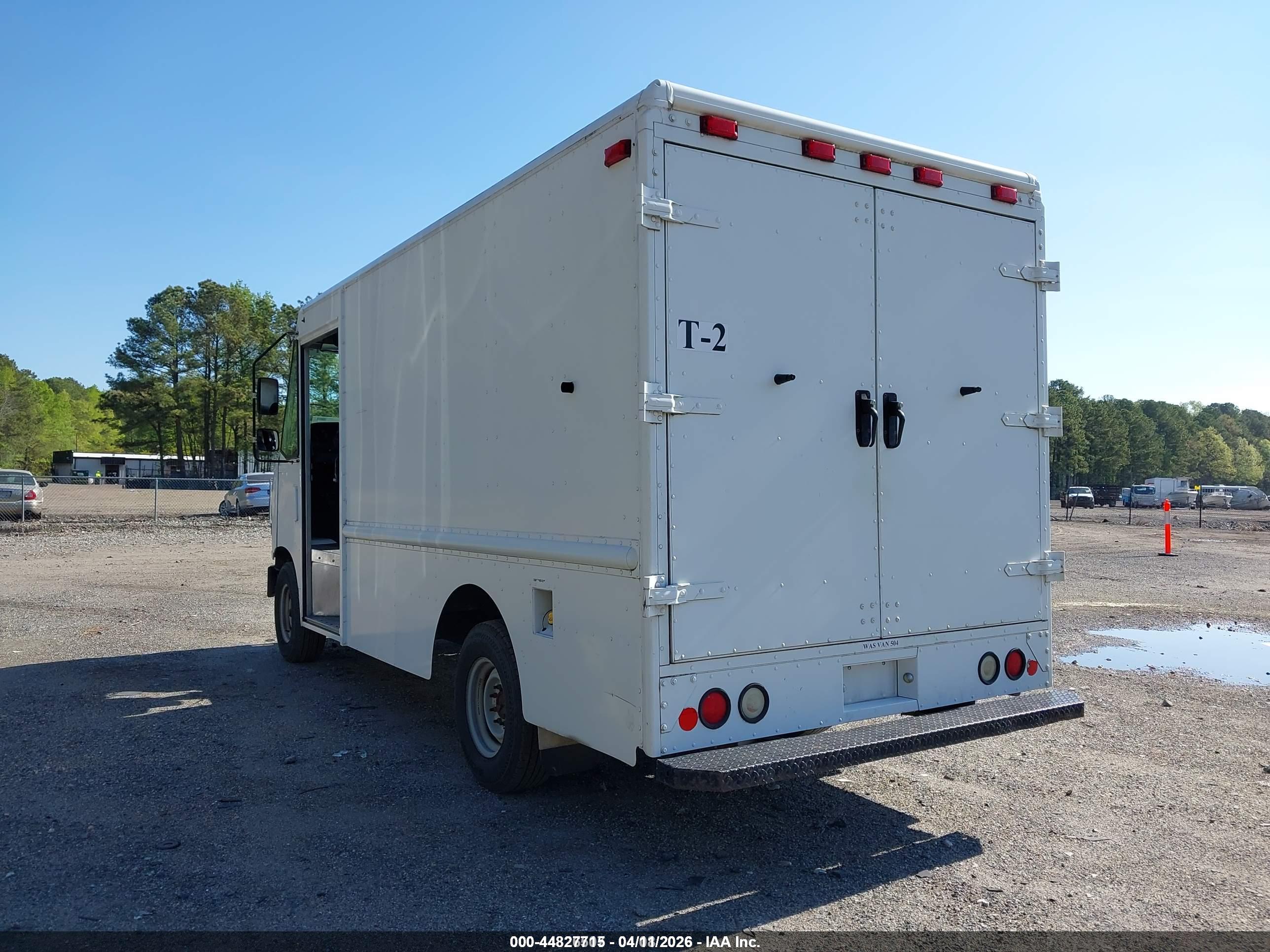 FORD ECONOLINE image 3
