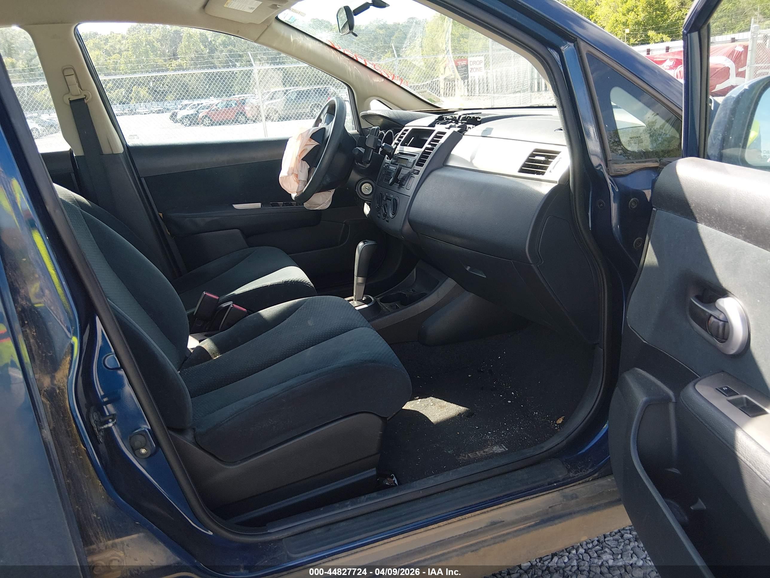 NISSAN VERSA image 5