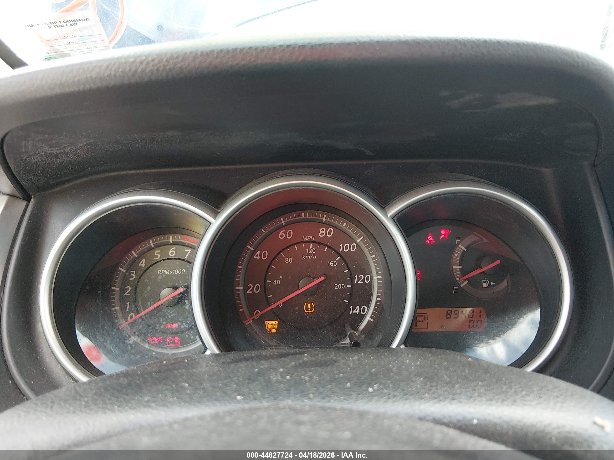 NISSAN VERSA image 7
