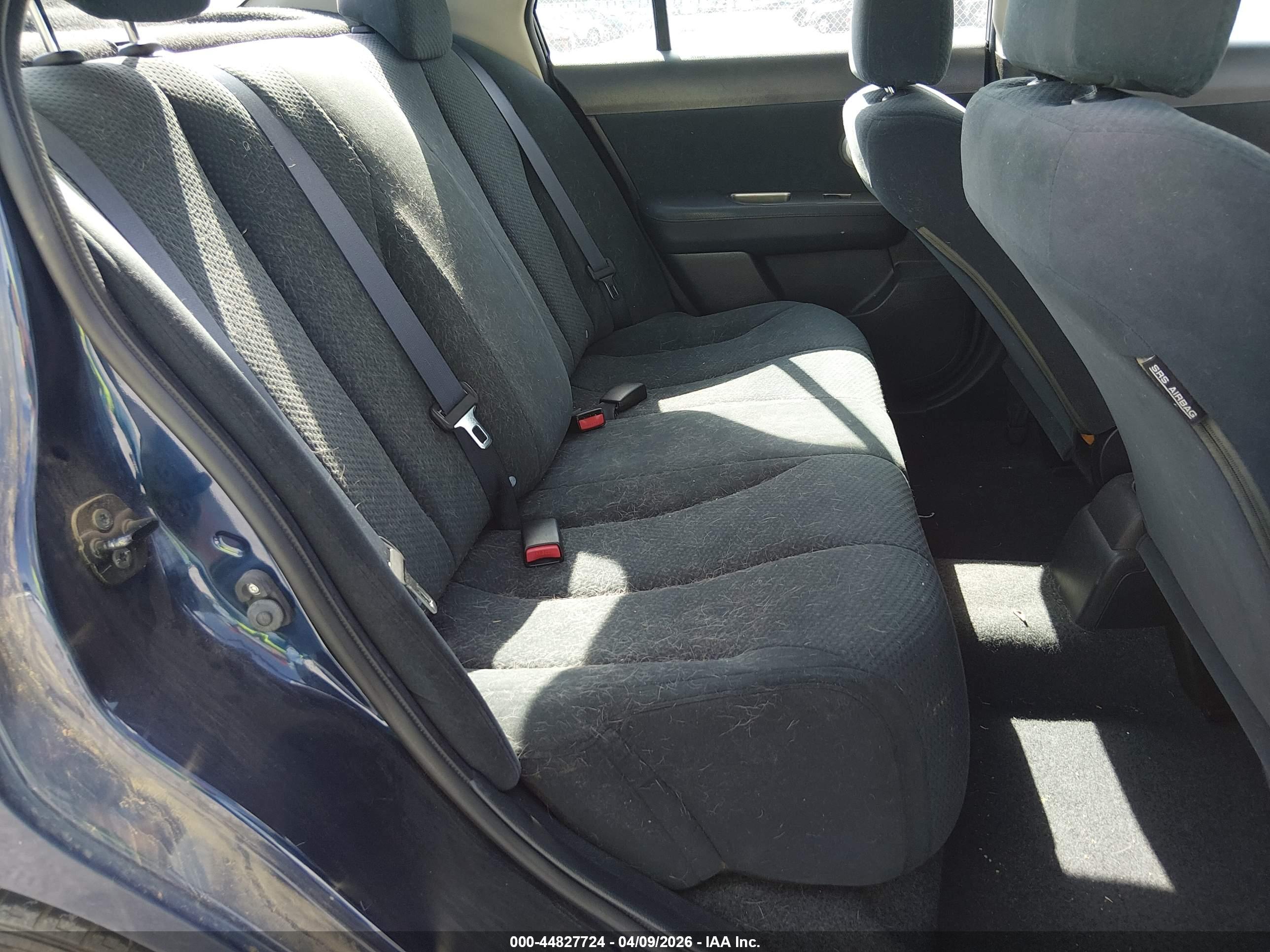 NISSAN VERSA image 8