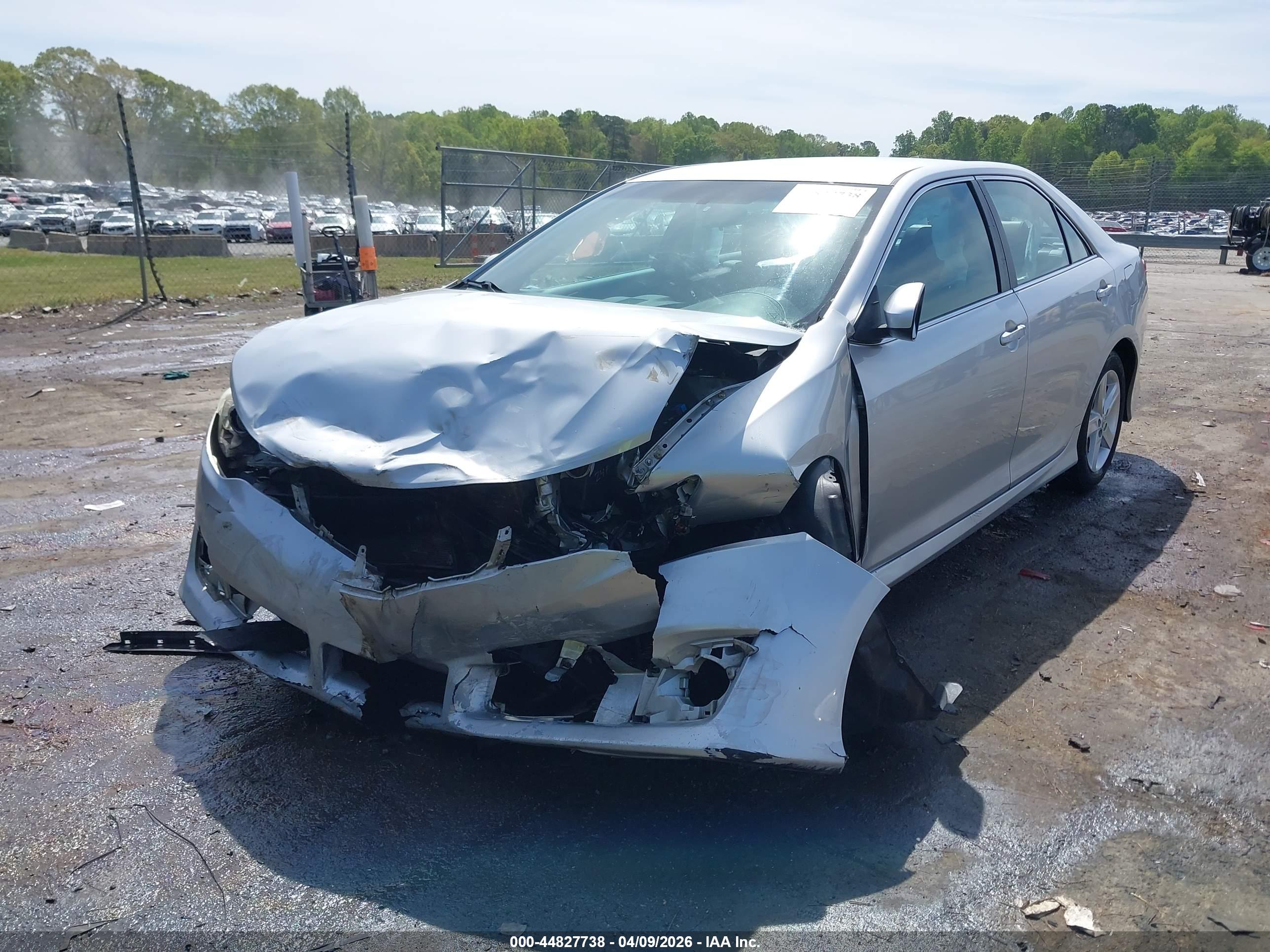 TOYOTA CAMRY image 2