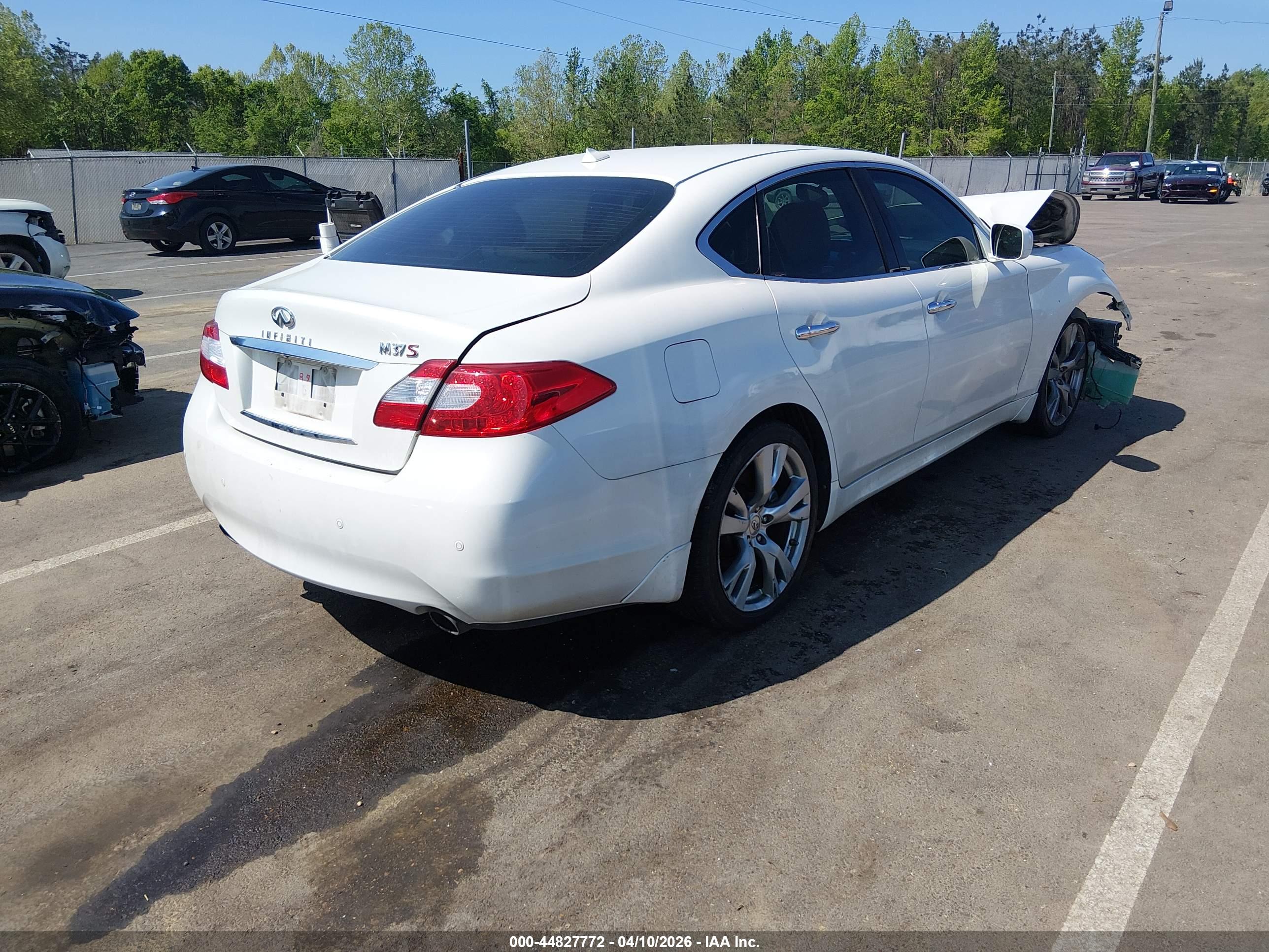 INFINITI M37 image 4