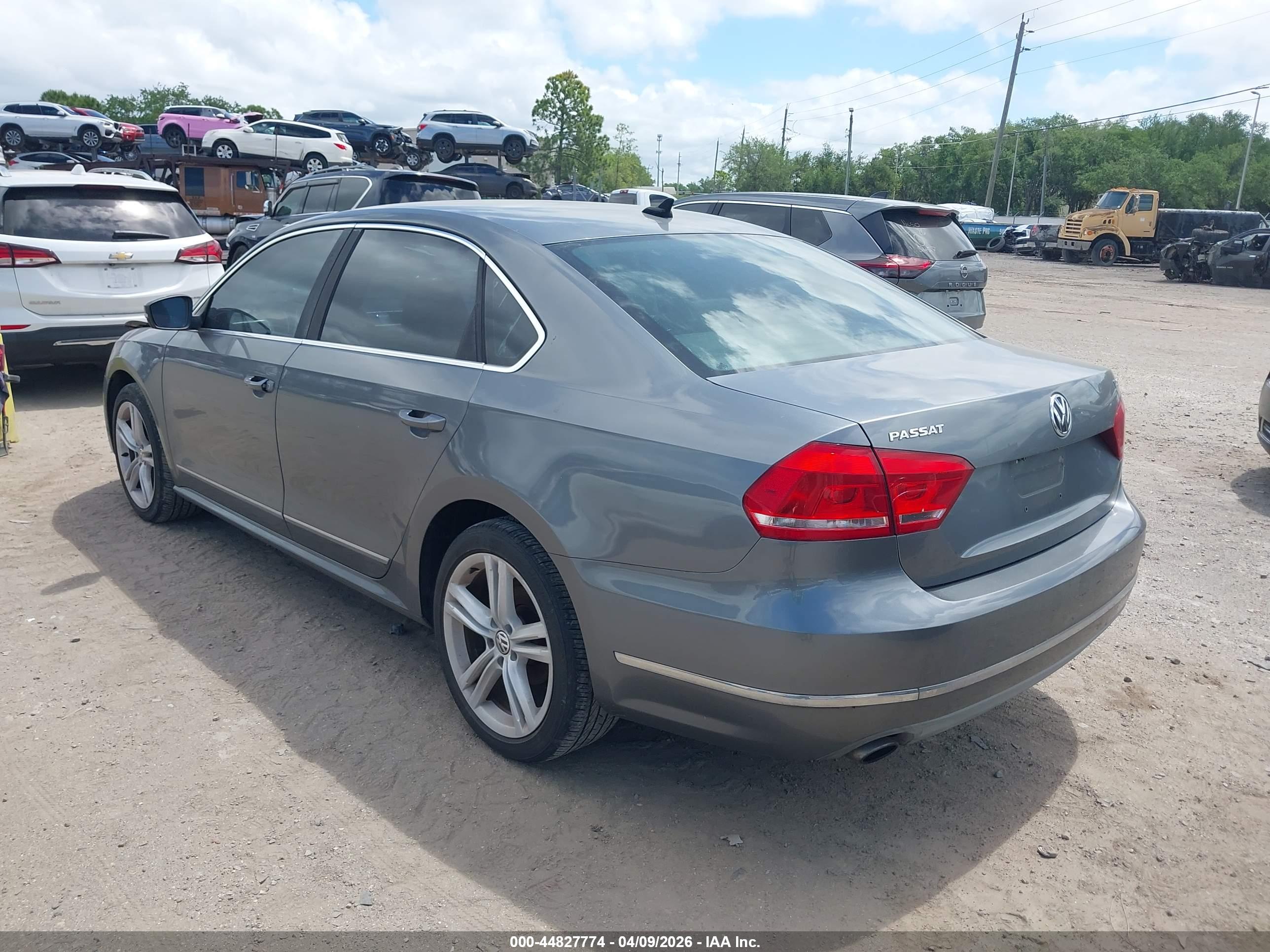 VOLKSWAGEN PASSAT image 3