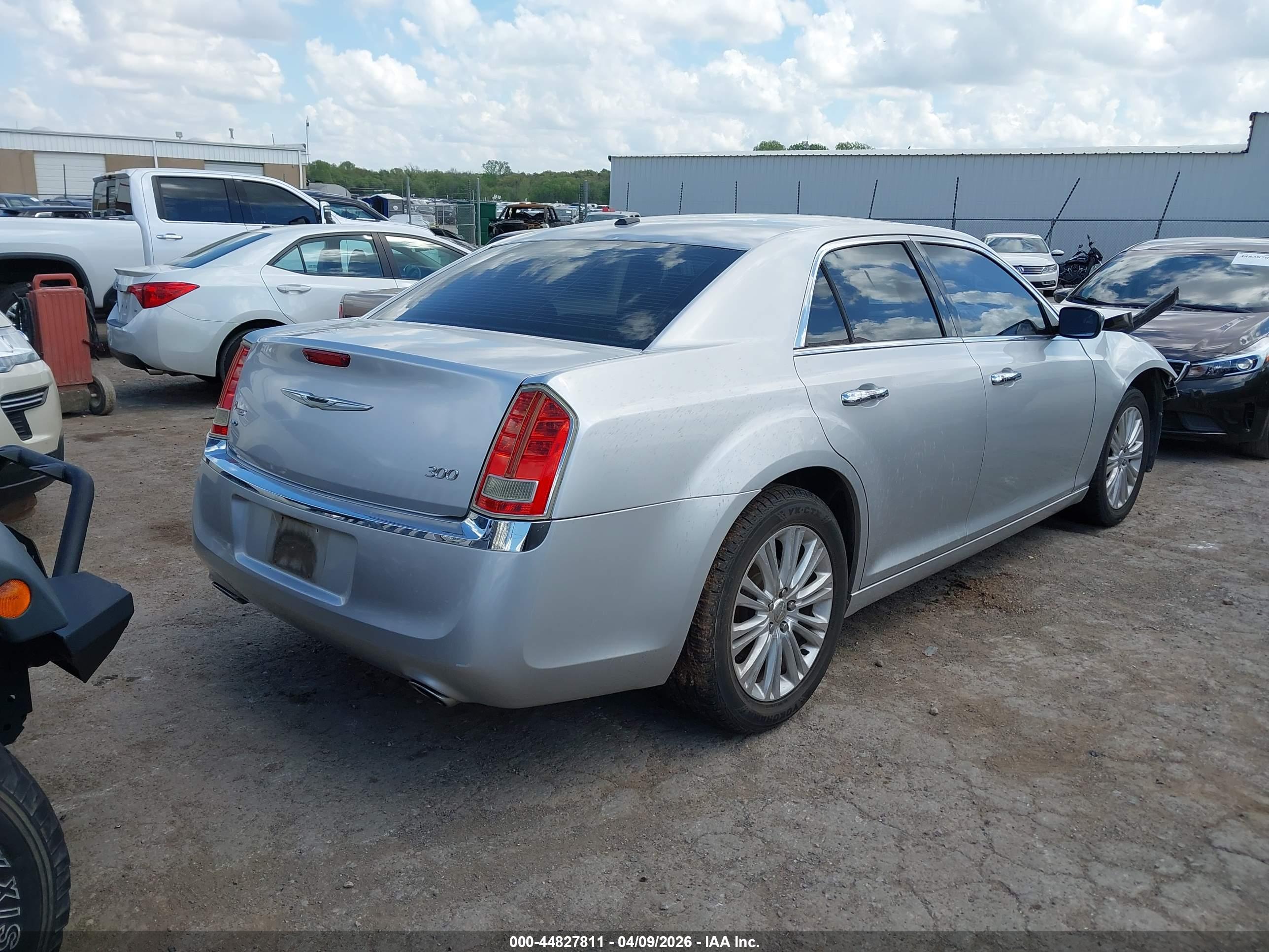 CHRYSLER 300 image 4