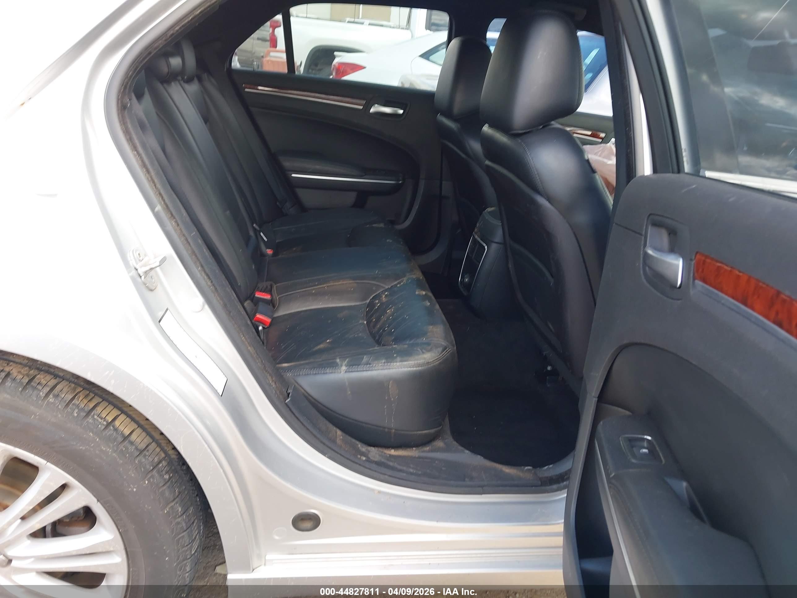 CHRYSLER 300 image 8