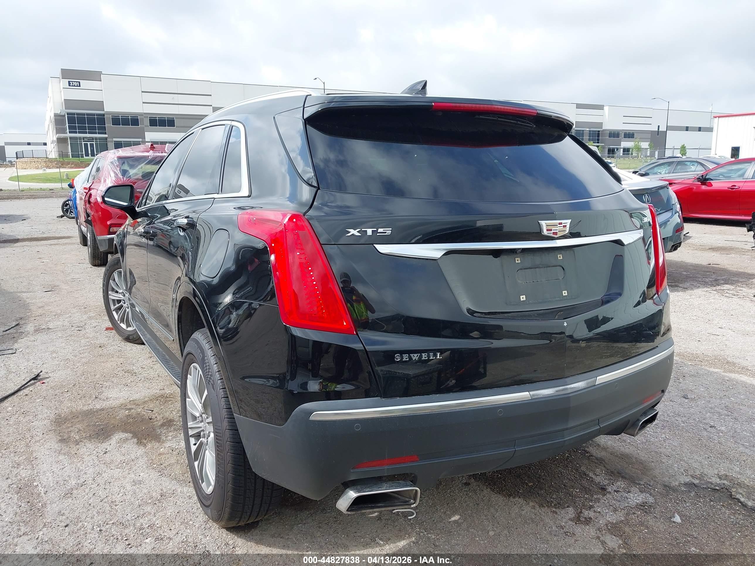 CADILLAC XT5 image 3