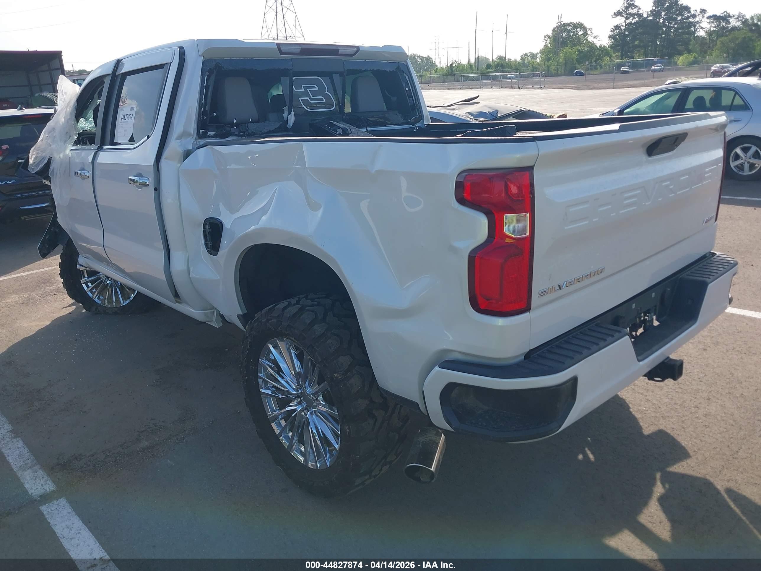 CHEVROLET SILVERADO image 3